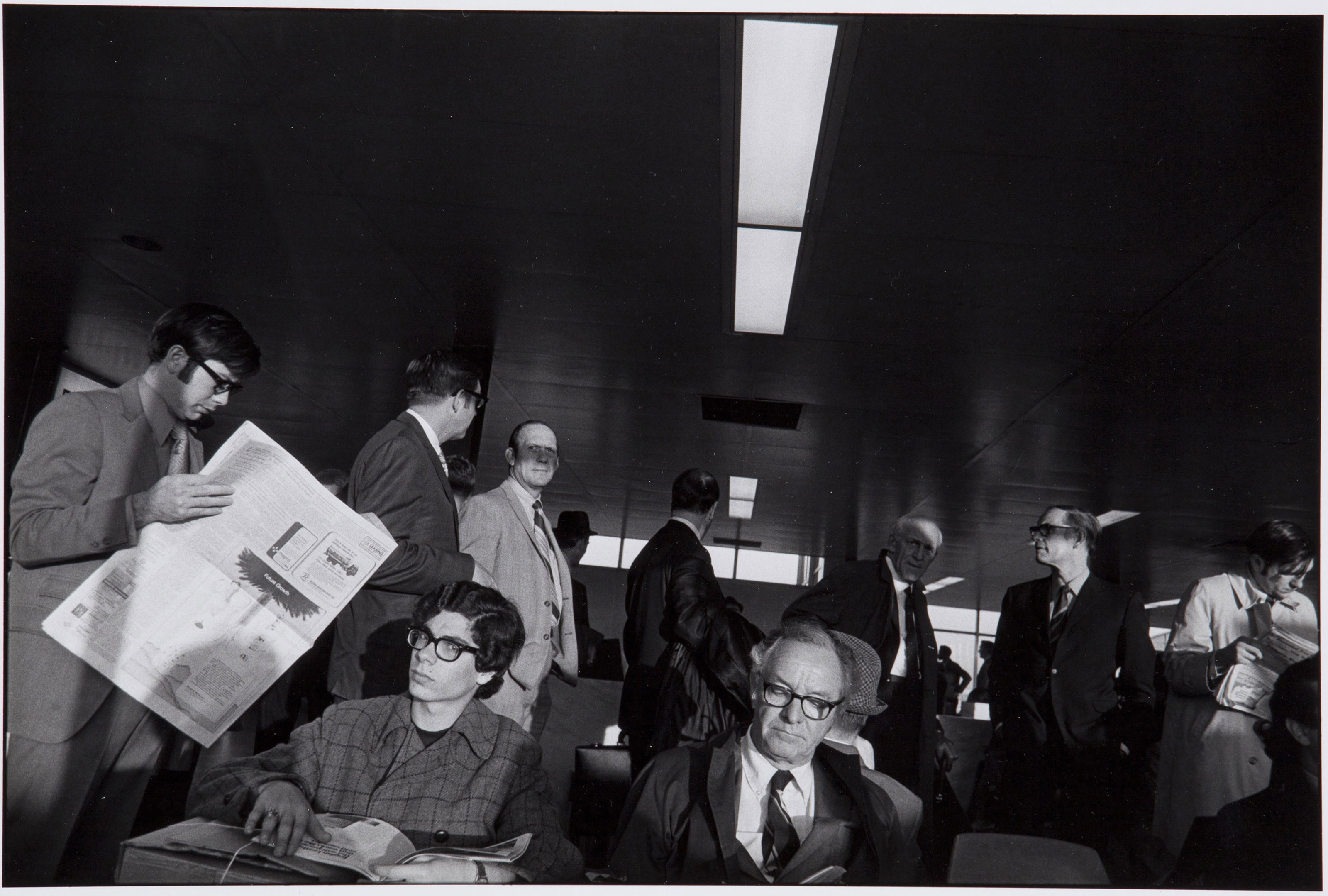 Amazon.com: Arrivals & Departures: The Airport Pictures Of