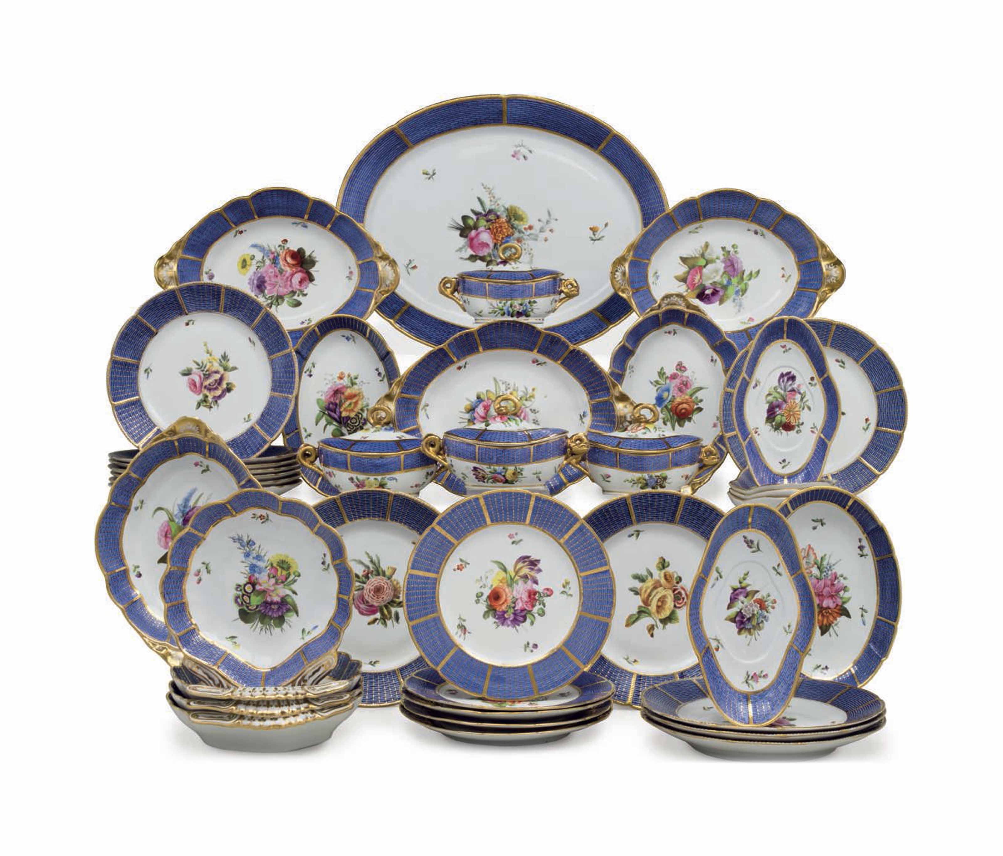 A SPODE PORCELAIN BLUEGROUND PART DINNER AND DESSERT SERVICE , CIRCA