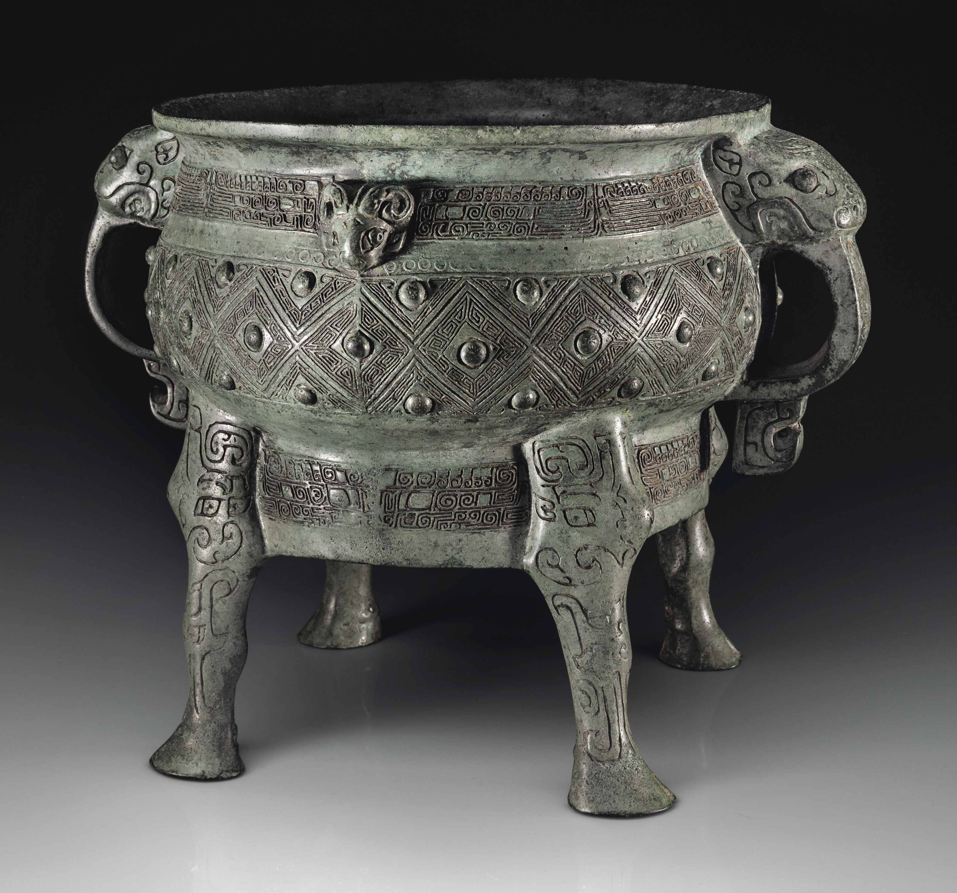 The Zuo Bao Yi Gui, a highly important and extremely rare bronze ritual four-legged food vessel, Early western Zhou dynasty, 11th-10th century BC. 7⅜  in (18.8  cm) high, 7⅛  in (18.1  cm) mouth  diam, box. 