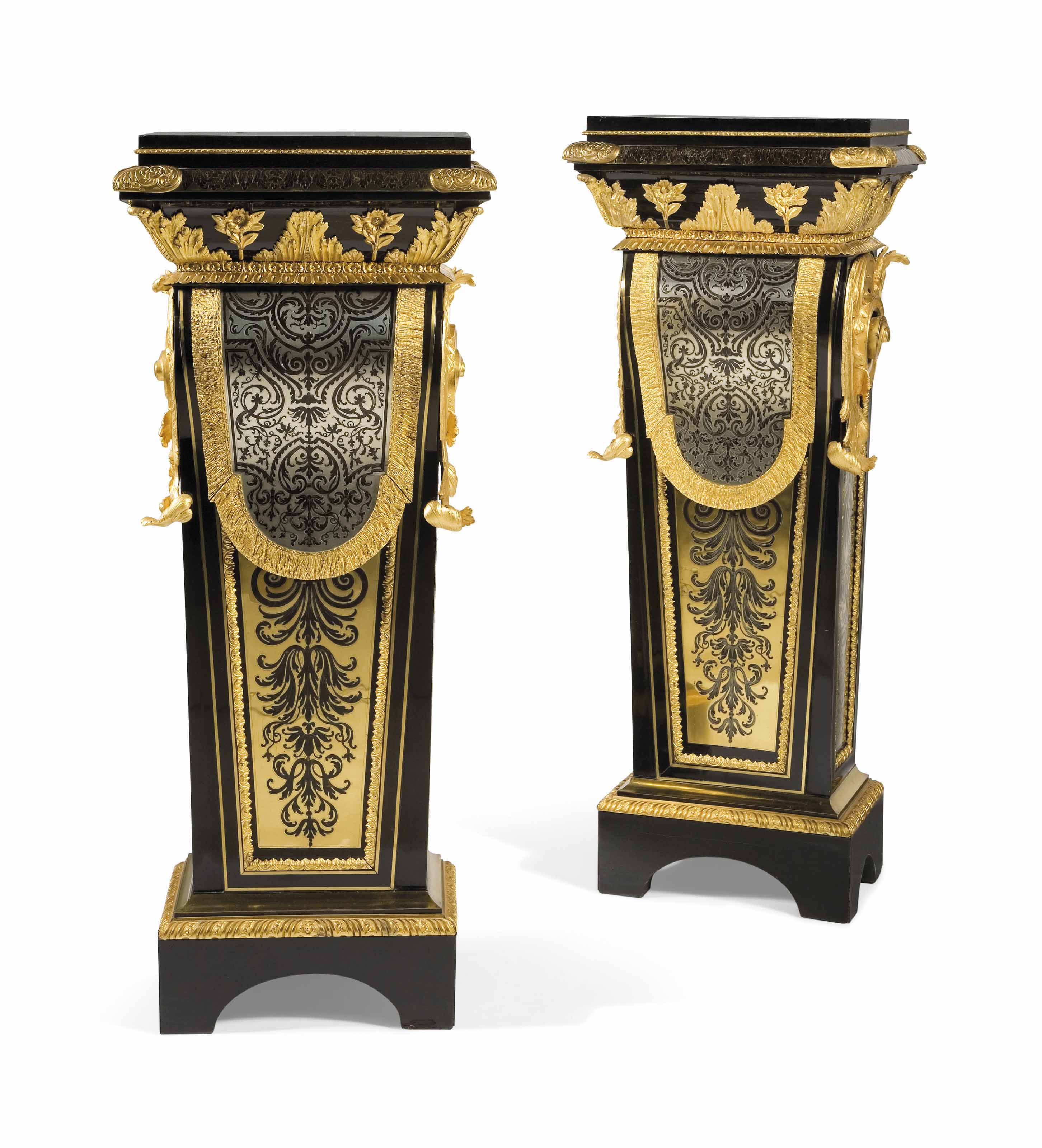 Paire De Gaines De Style Louis Xiv Dapres Un Modele D - 