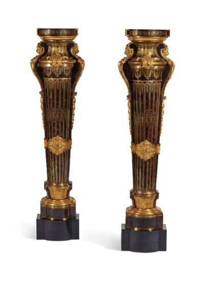 PAIRE DE GAINES D'EPOQUE LOUIS XIV , PAR ANDRE CHARLES BOULLE, DEBUT DU