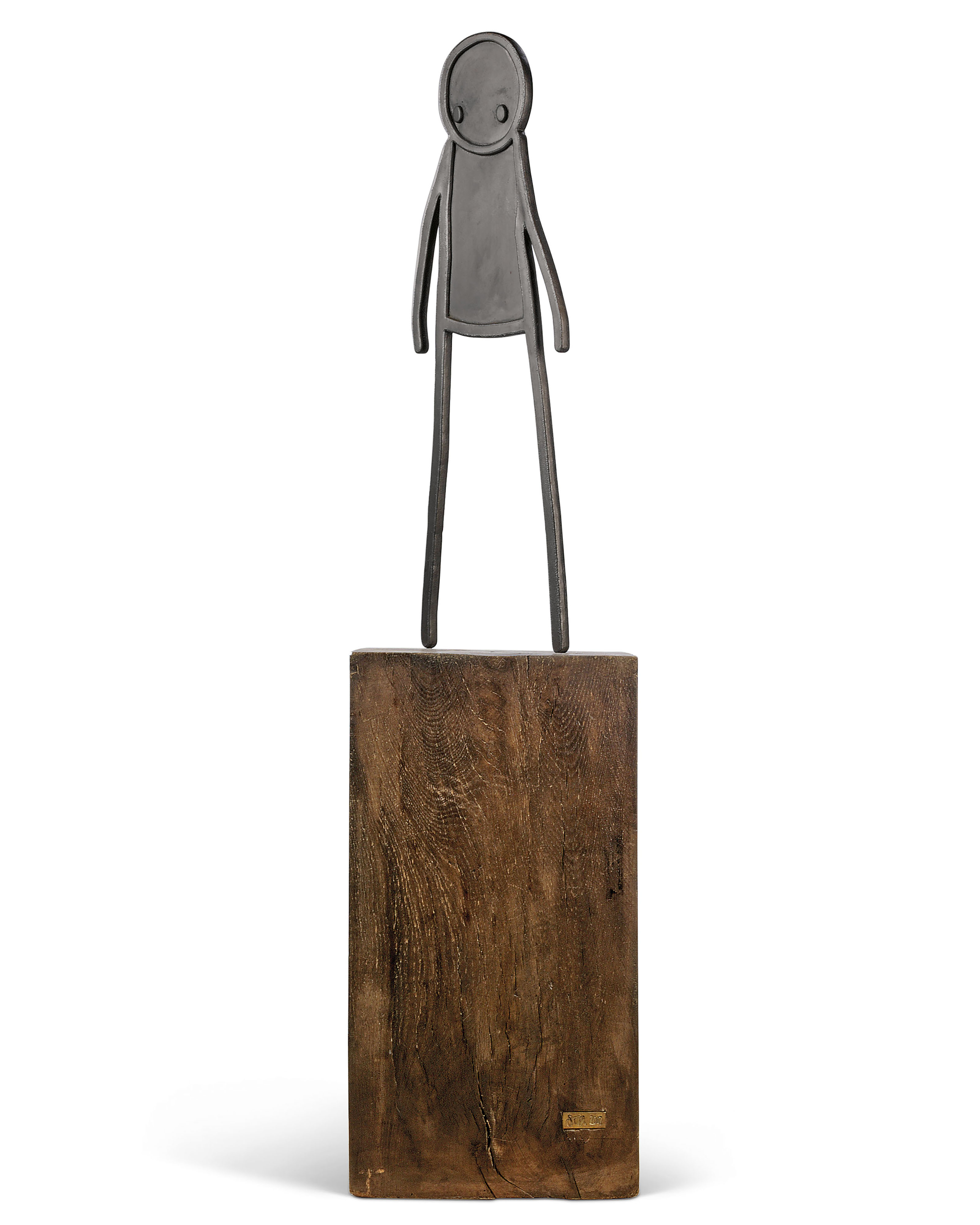 Stik (1979年生)，《沉重》，2012年作。砂模铸造，艺术家自选橡木底座。（共）1660 x 410 x 410毫米。估价：100,000 - 150,000英镑。2019年9月18日将于佳士得伦敦版画及限量作品拍卖会呈献
