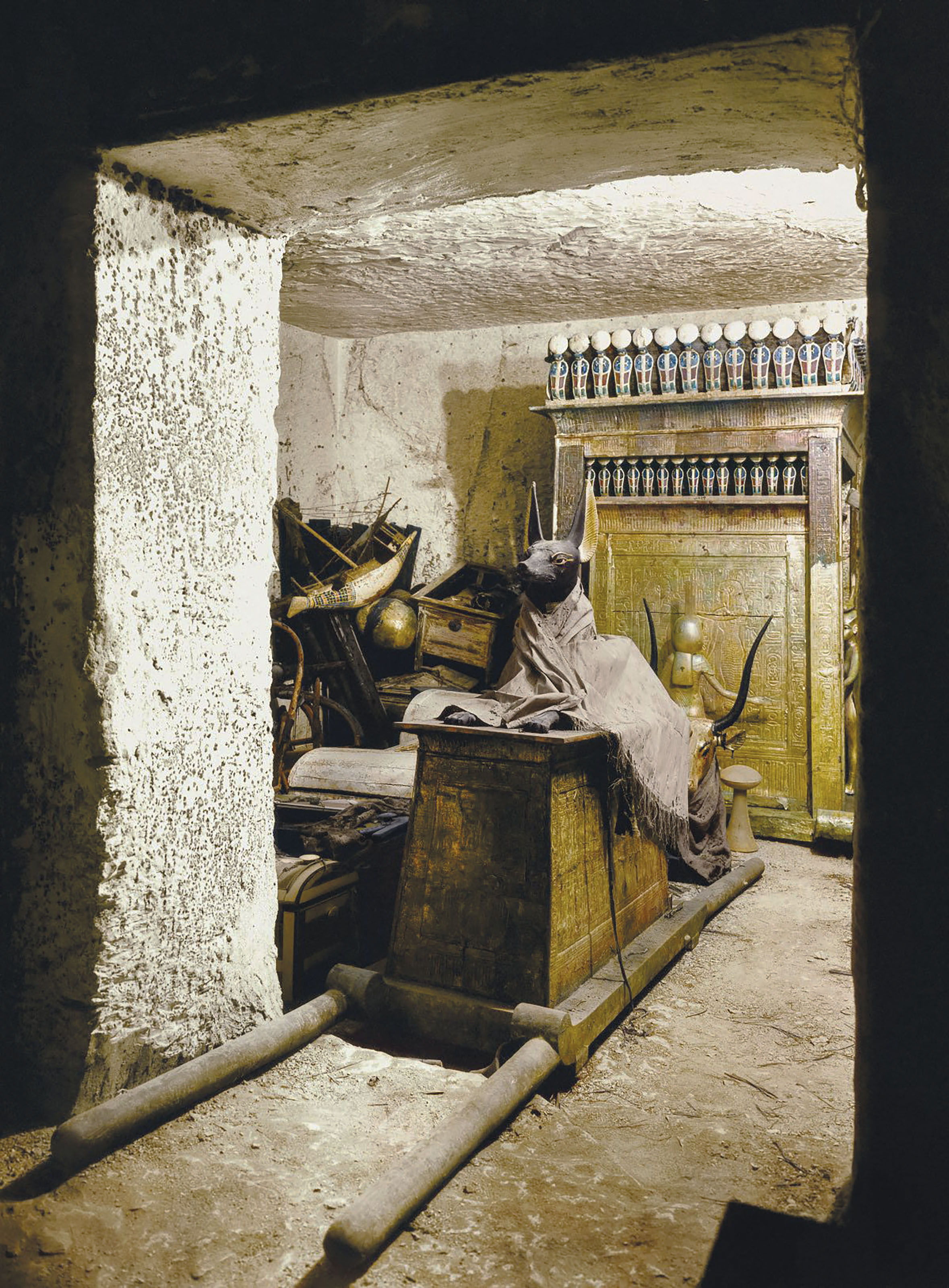 A colourised image of a photograph taken by Harry Burton in October 1926 showing the treasury of Tutakhamen&rsquo;s tomb, with a statue of Anubis on a shrine with pallbearers&rsquo; poles. Photo: Burton photograph 1169. &copy; Griffith Institute, University of Oxford. Colourised by Dynamichrome