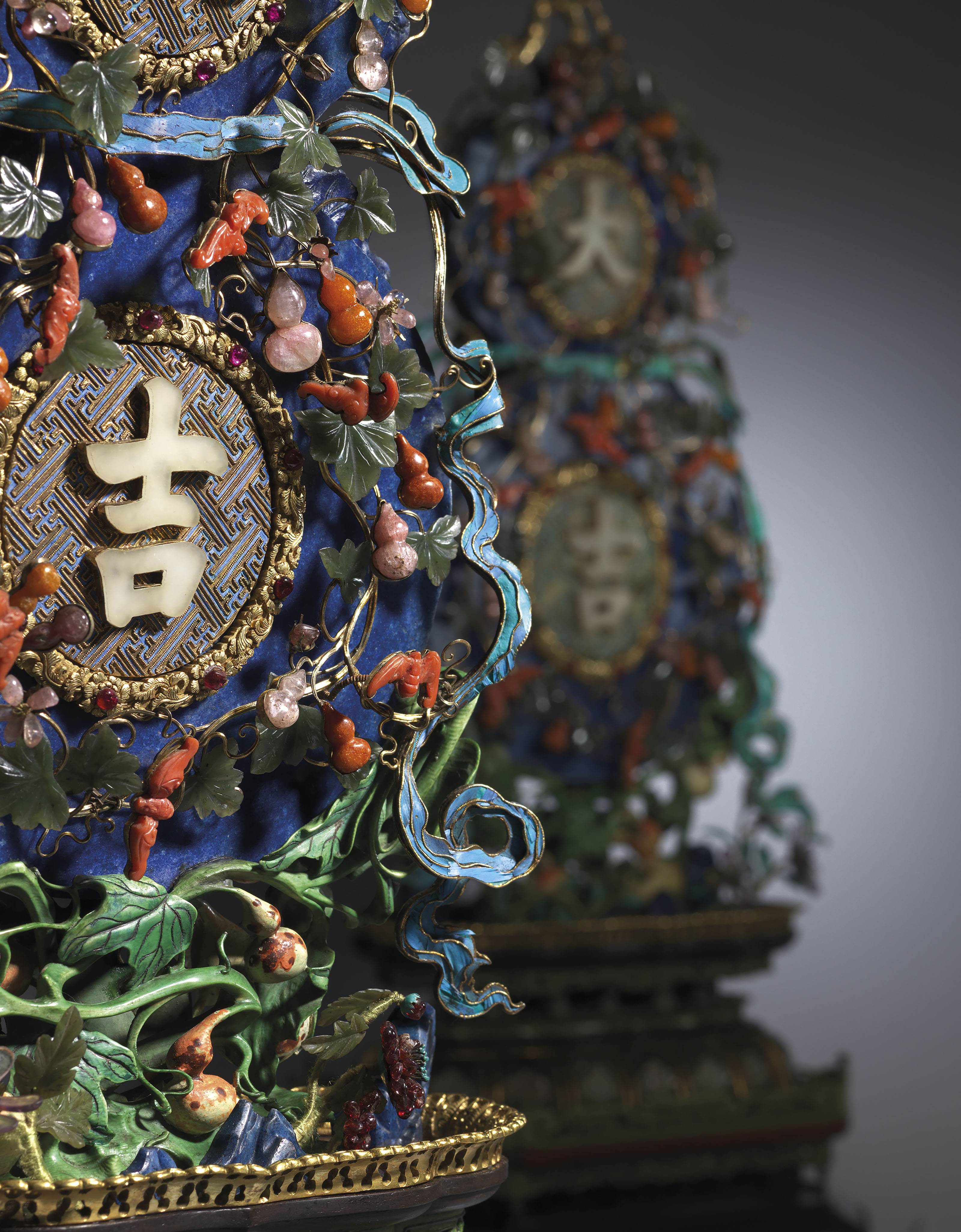 A VERY RARE AND MAGNIFICENT PAIR OF IMPERIAL EMBELLISHED LAPIS