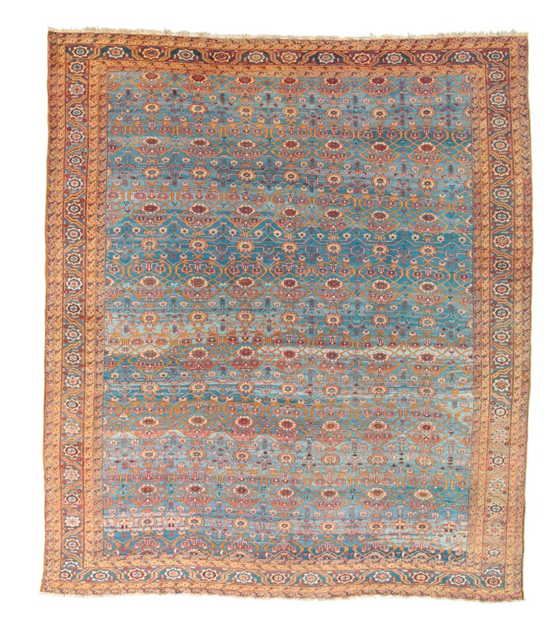 Un tappeto Bakshaish, Persia occidentale, circa 1890. 14 piedi 3 pollici x 12 piedi 5 pollici (437 cm x 383 cm). Venduto per £ 22.500 il 24 ottobre 2019 da Christie's a Londra