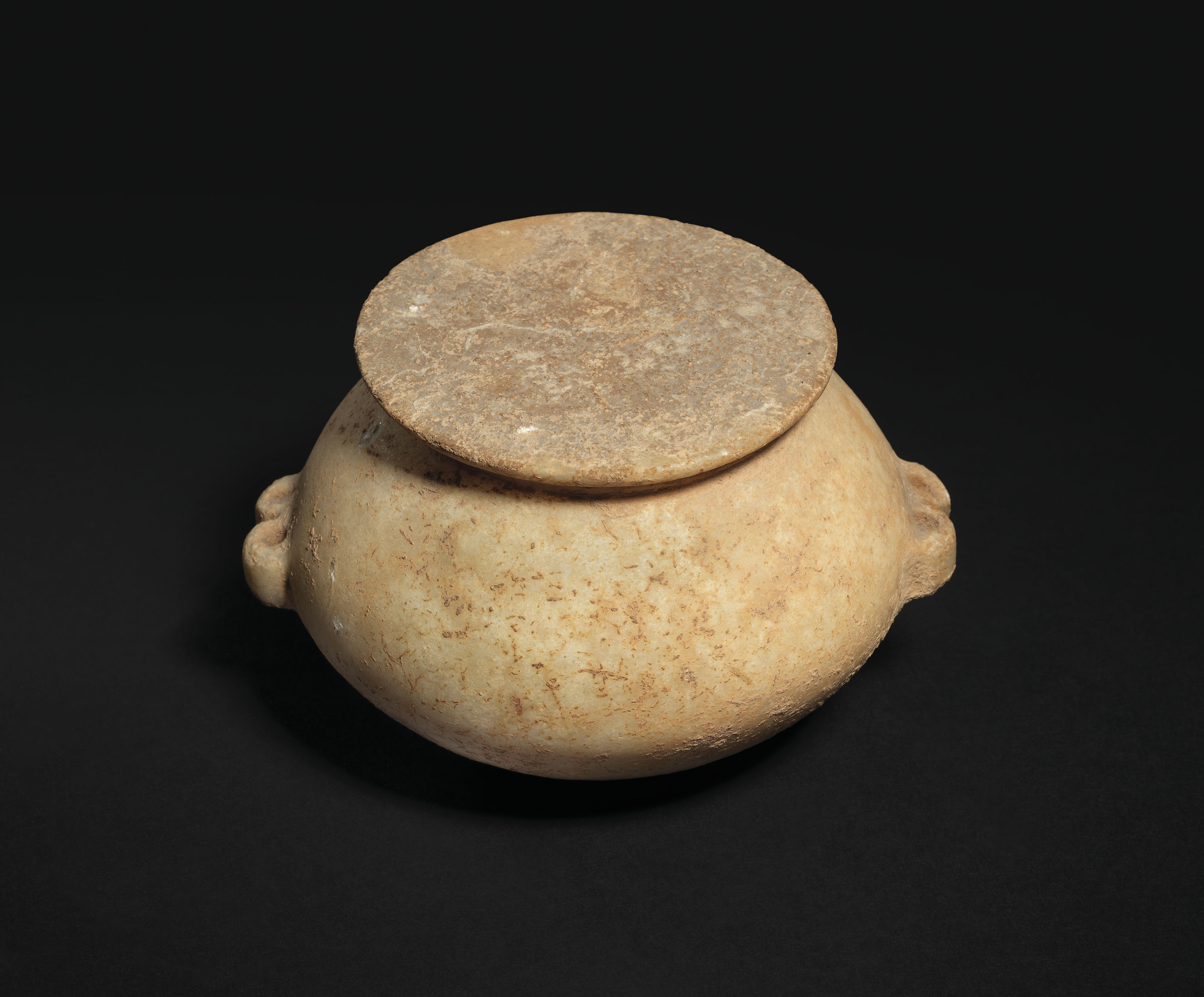 A Cycladic marble lidded spherical pyxis (lidded vase), early Cycladic I-II, circa 3200-2300 BC.&nbsp;3 in (7.6 cm) high, 4&frac34; in (12 cm) wide. Sold for &pound;106,250 on 3 July 2019 at Christie&rsquo;s in London