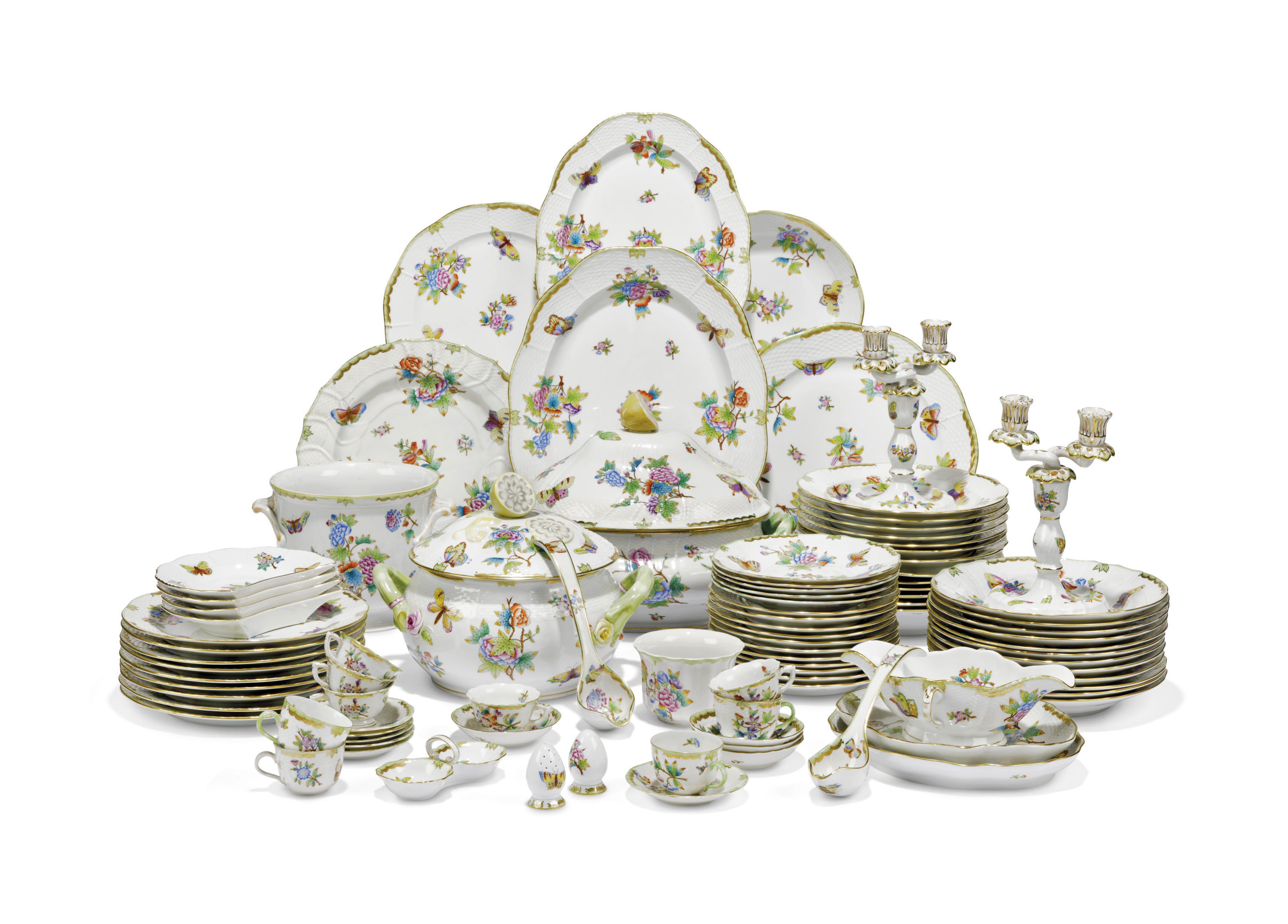 AN EXTENSIVE HEREND PORCELAIN QUEEN VICTORIA PATTERN PART TABLESERVICE