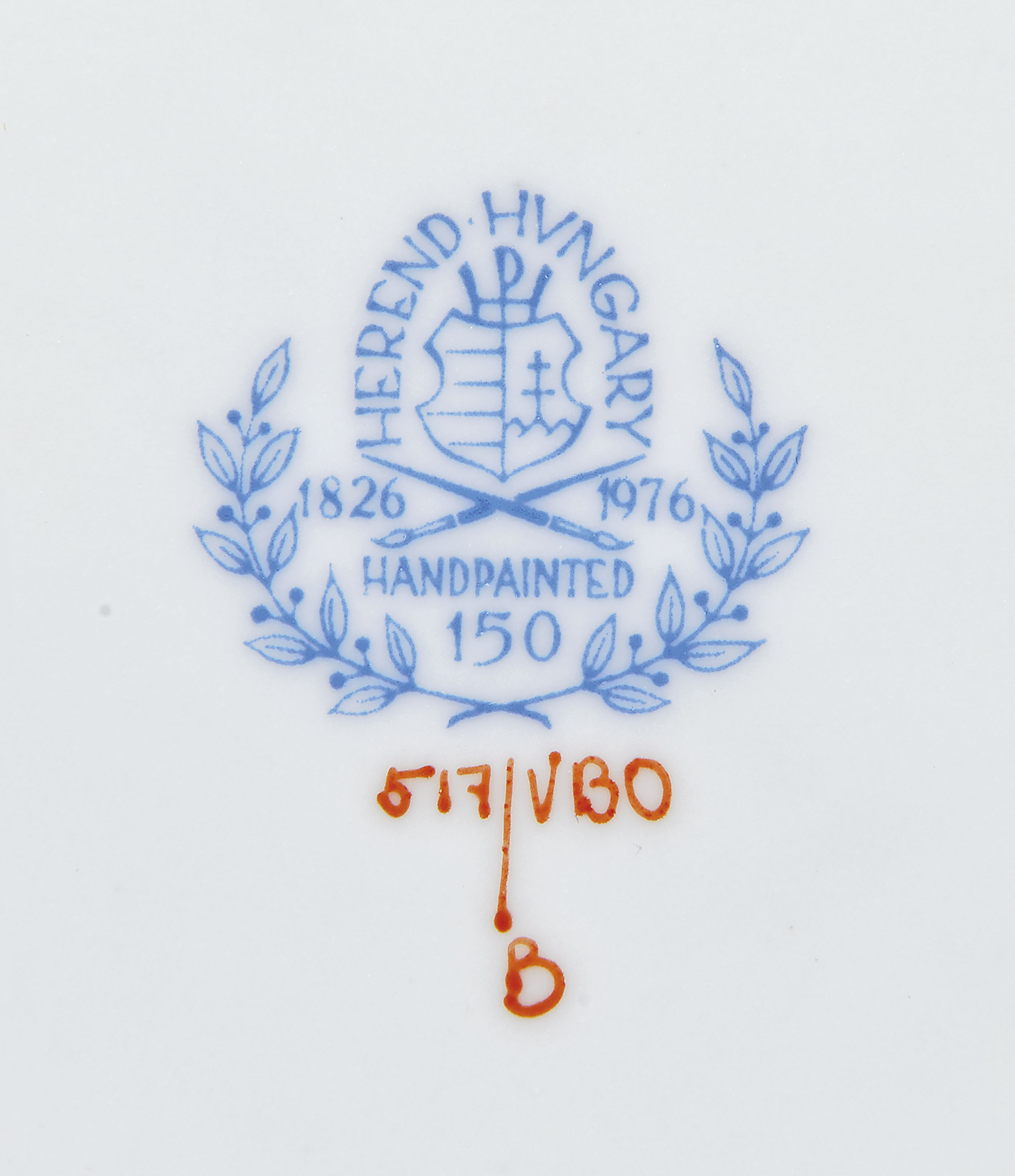 AN EXTENSIVE HEREND PORCELAIN QUEEN VICTORIA PATTERN PART TABLESERVICE