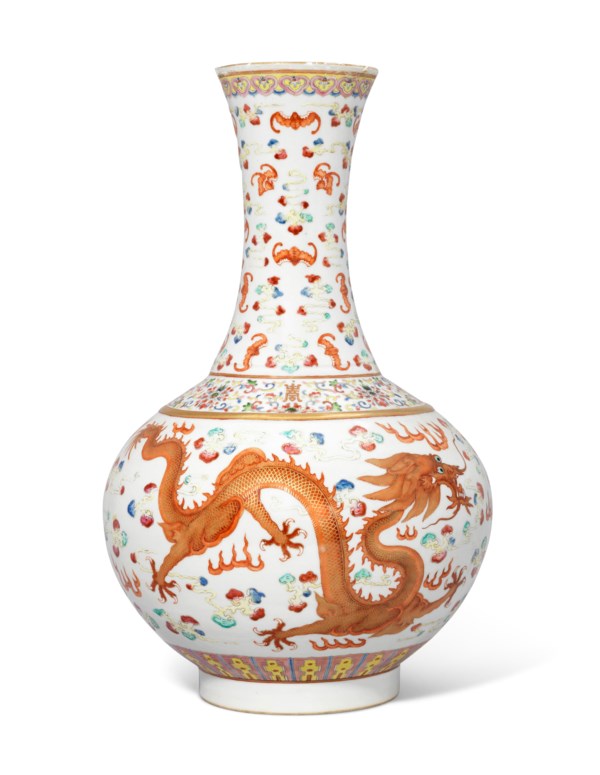 清光绪粉彩戏珠龙纹赏瓶, GUANGXU PERIOD (1875-1908) | Christie