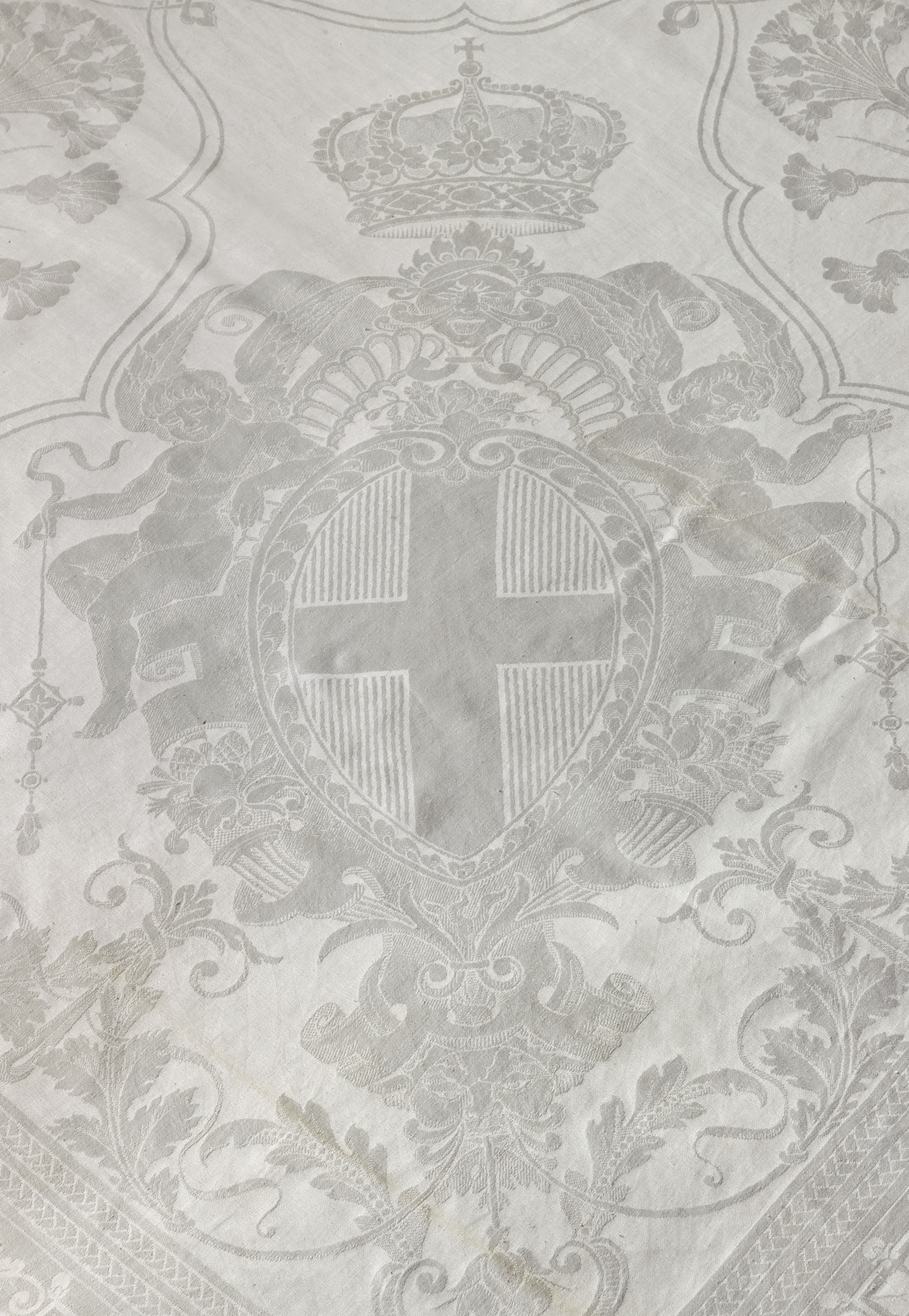 FOUR LARGE WHITE LINEN DAMASK BANQUETING CLOTHS