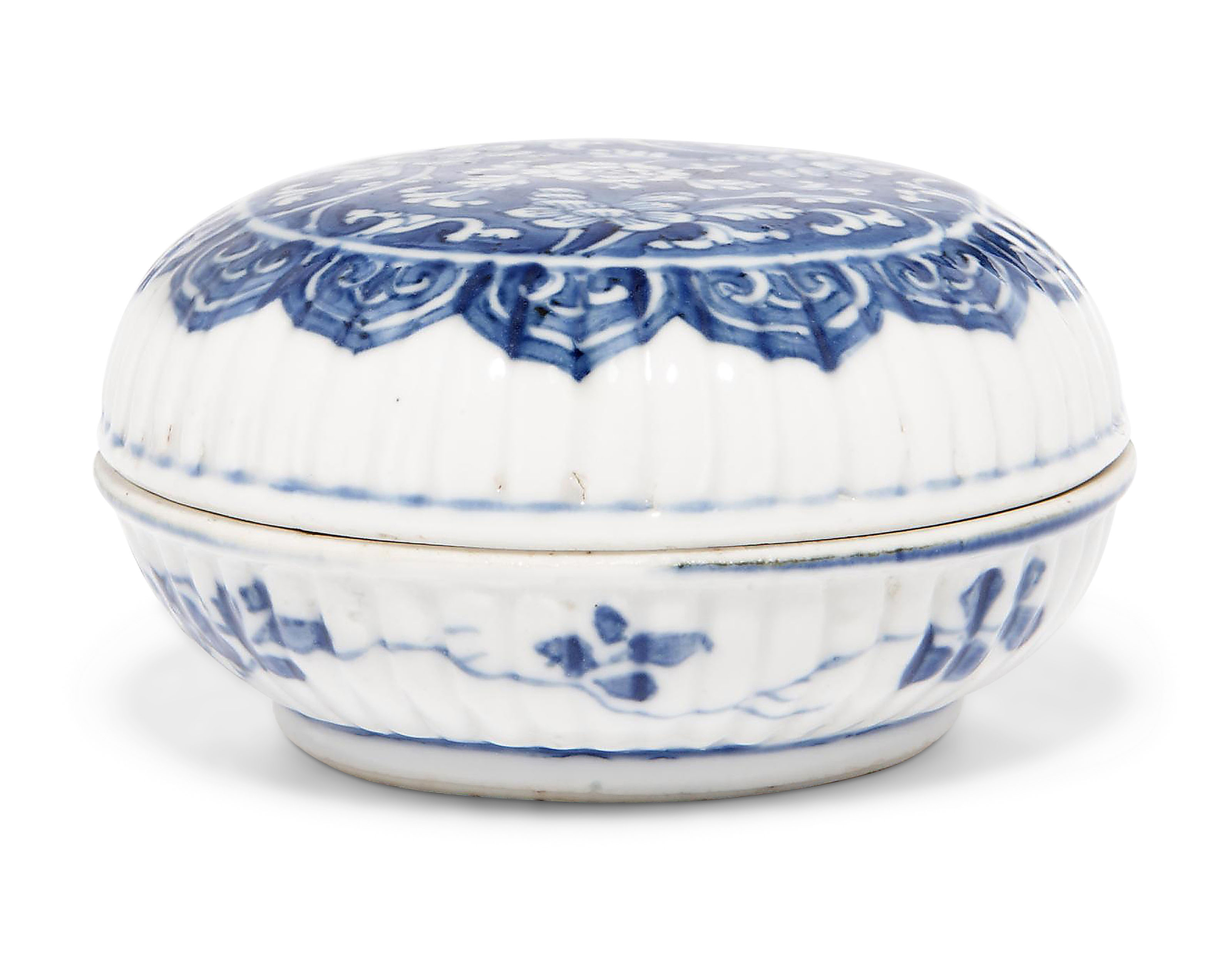 清康熙青花花卉纹菊瓣形盖盒, KANGXI PERIOD (1662-1722) | Christie's