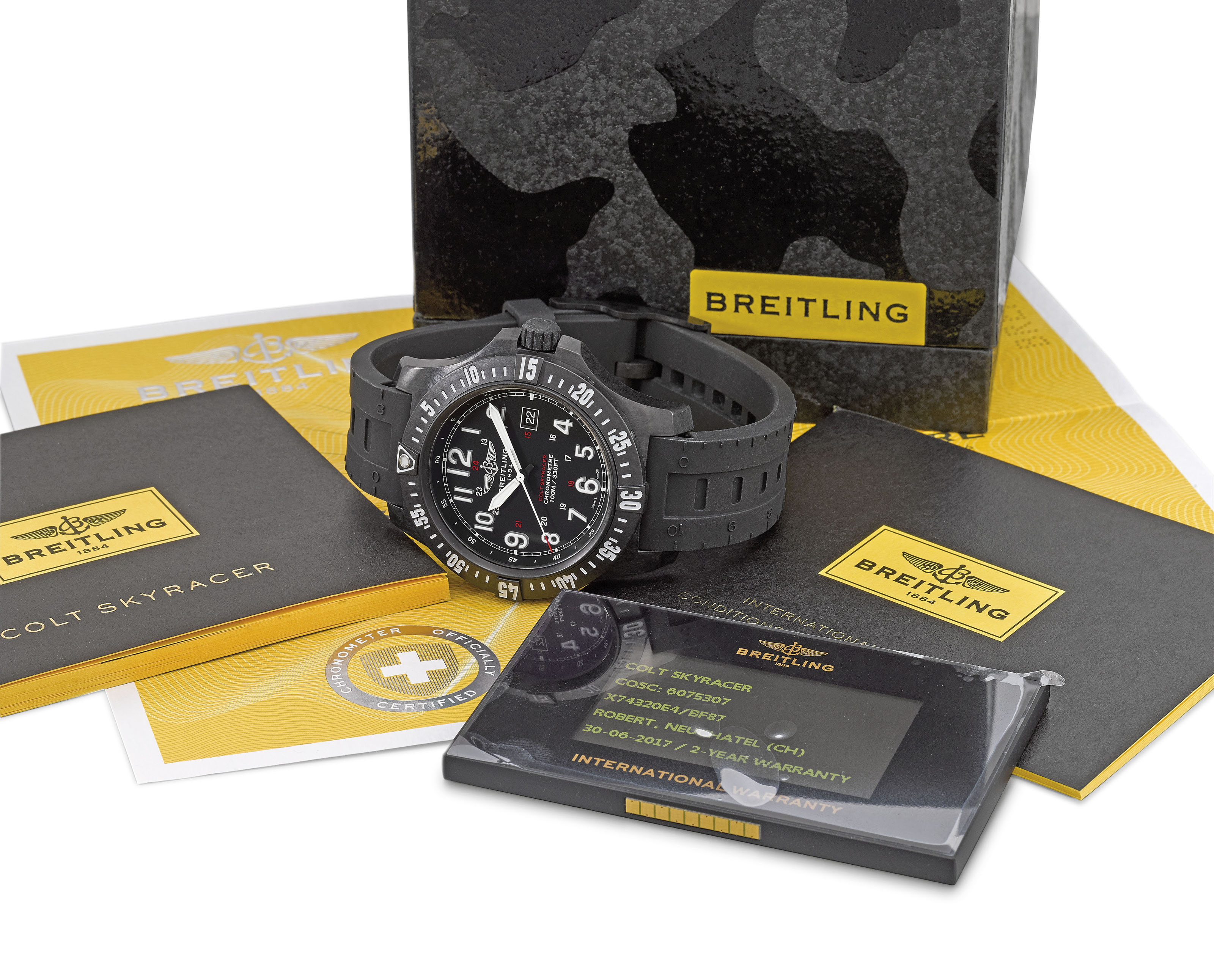 BREITLING. A BREITLIGHT® WRISTWATCH WITH SWEEP CENTRE SECONDS, DATE