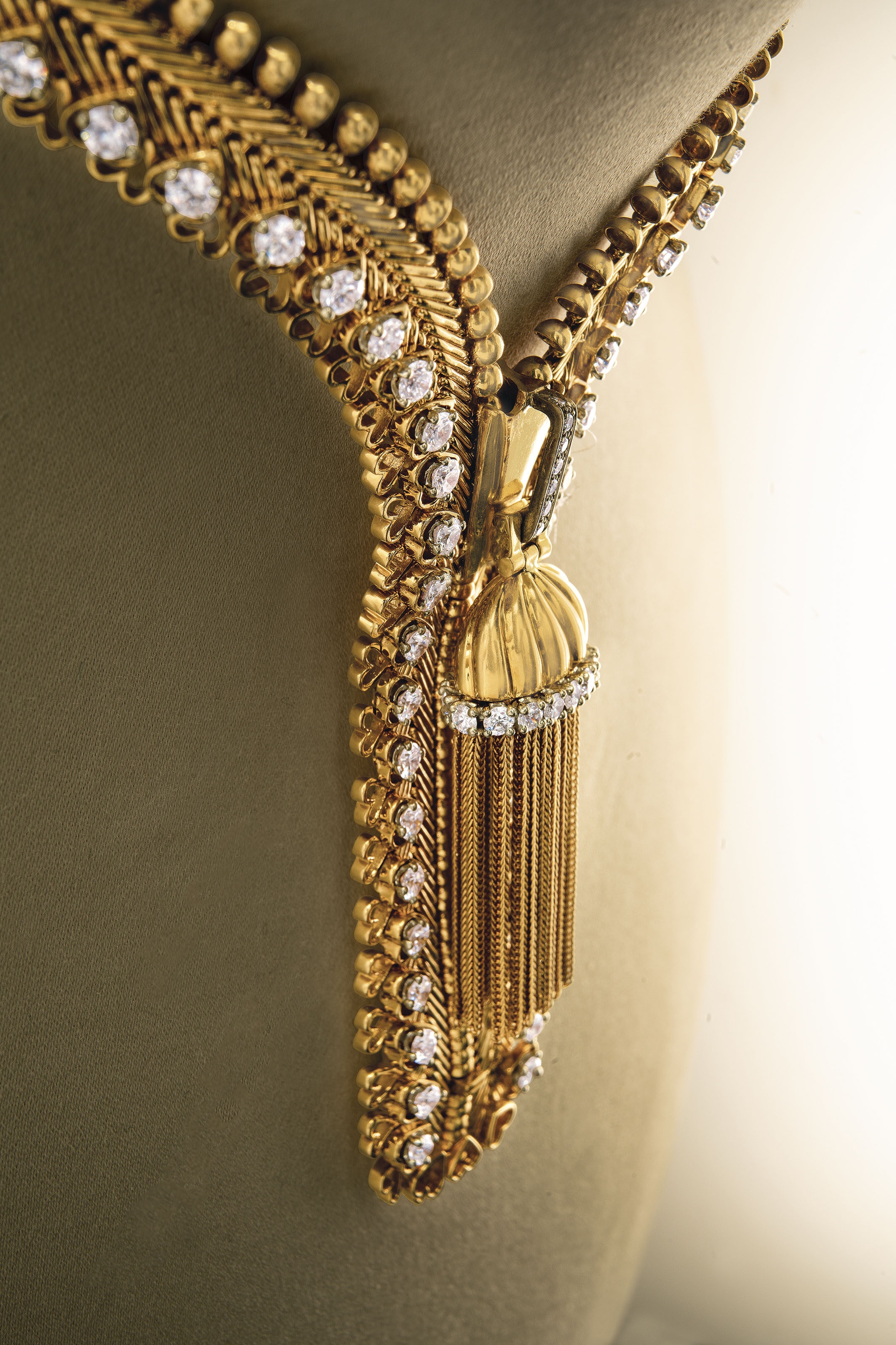 Van cleef and deals arpels zipper necklace price