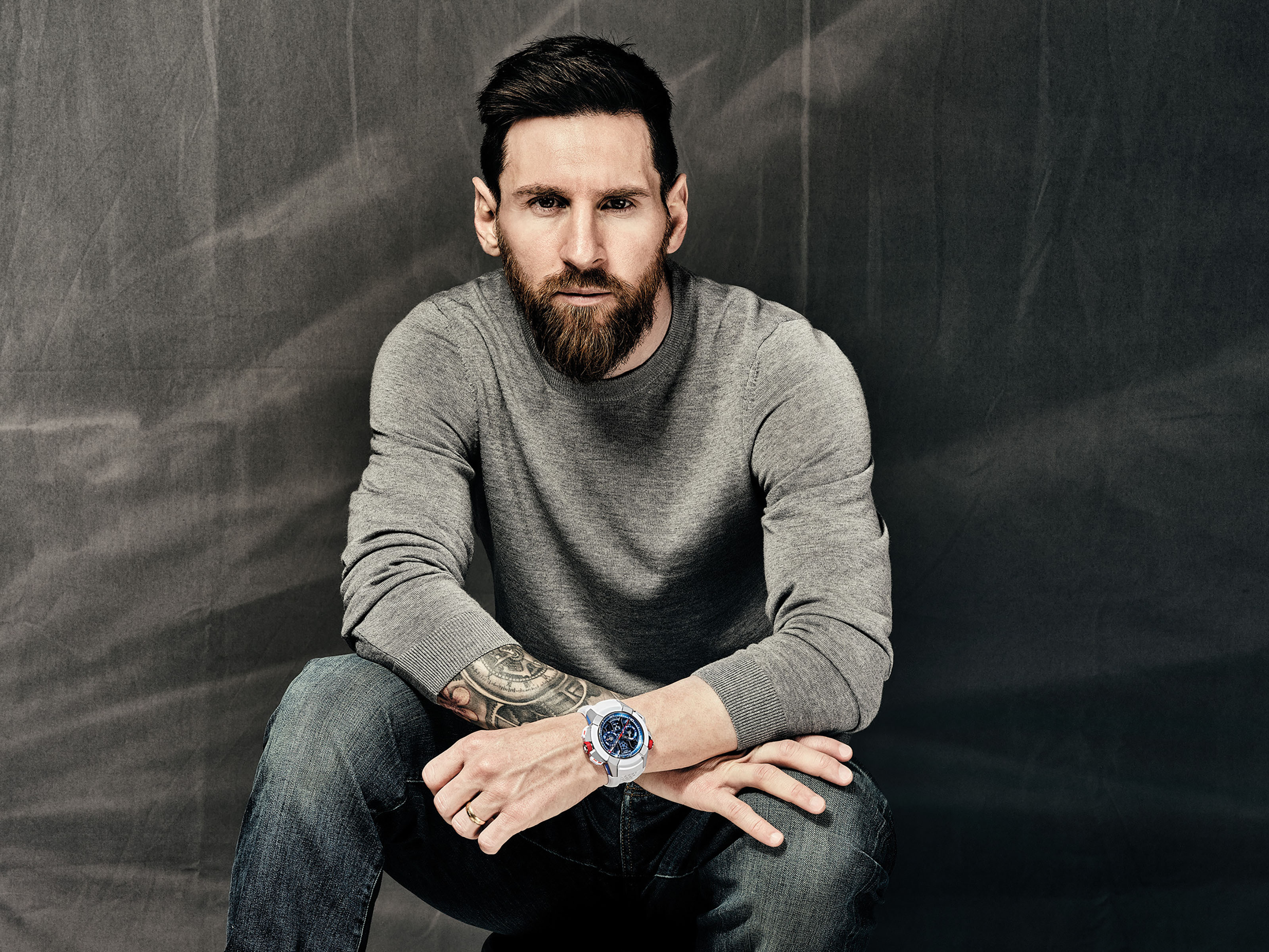 JACOB CO JACOB CO. EPIC X CHRONO MESSI ONLY WATCH SPECIAL EDITION This unique piece enhances the limited edition Messi with baguette cut blue sapphires. Also included is a meet and