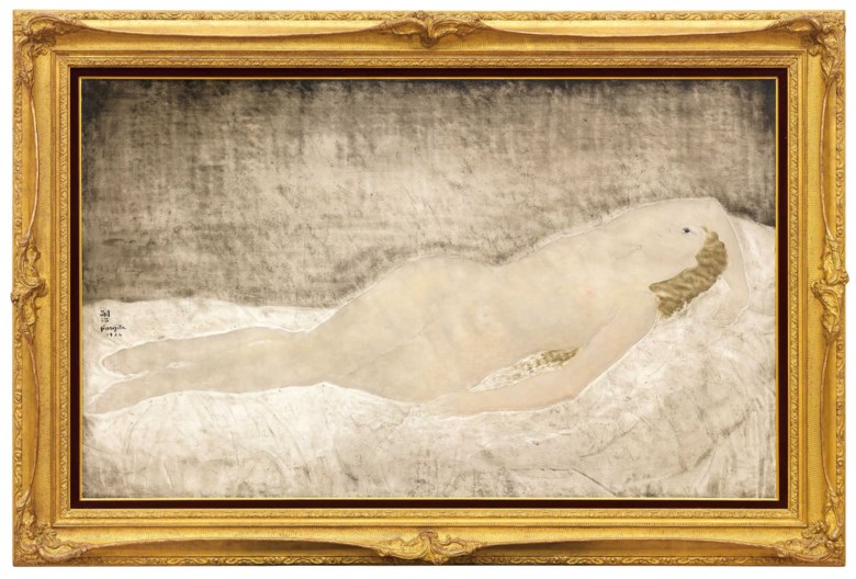 藤田嗣治（1886-1968），《躺卧的曲臂裸女》，1924年作。油彩 画布。89 x 146公分（35 x 57 ½寸）。估价：25,000,000-35,000,000港元  3,300,000-4,500,000美元。此拍品将于2019年11月23日佳士得香港二十世纪及当代艺术晚间拍卖呈献