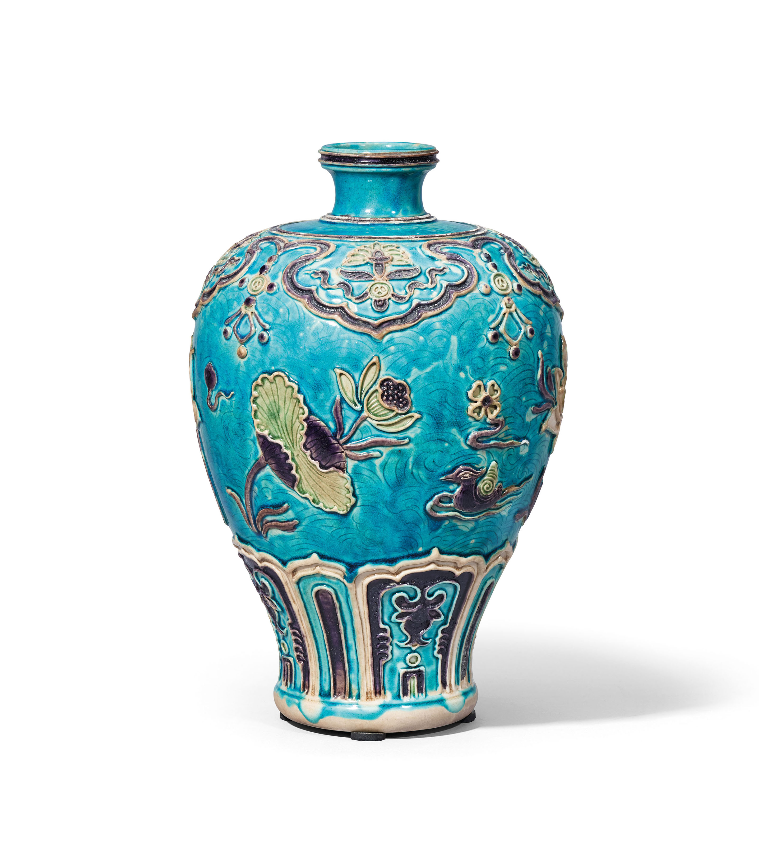 A FAHUA ‘LOTUS POND’ VASE, MEIPING , MING DYNASTY, 15TH16TH CENTRUY Christie's