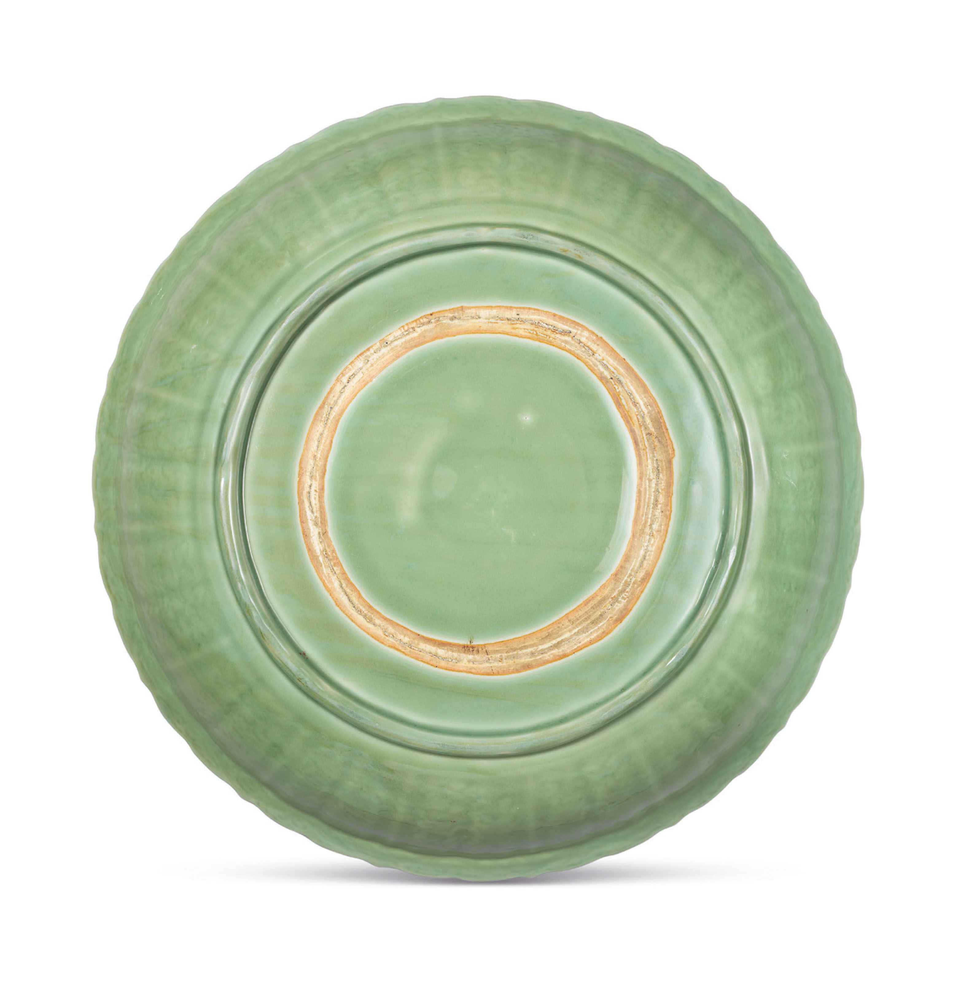 明洪武龍泉青釉刻蓮紋菱花式大盤, HONGWU PERIOD (1368-1398) | Christie's
