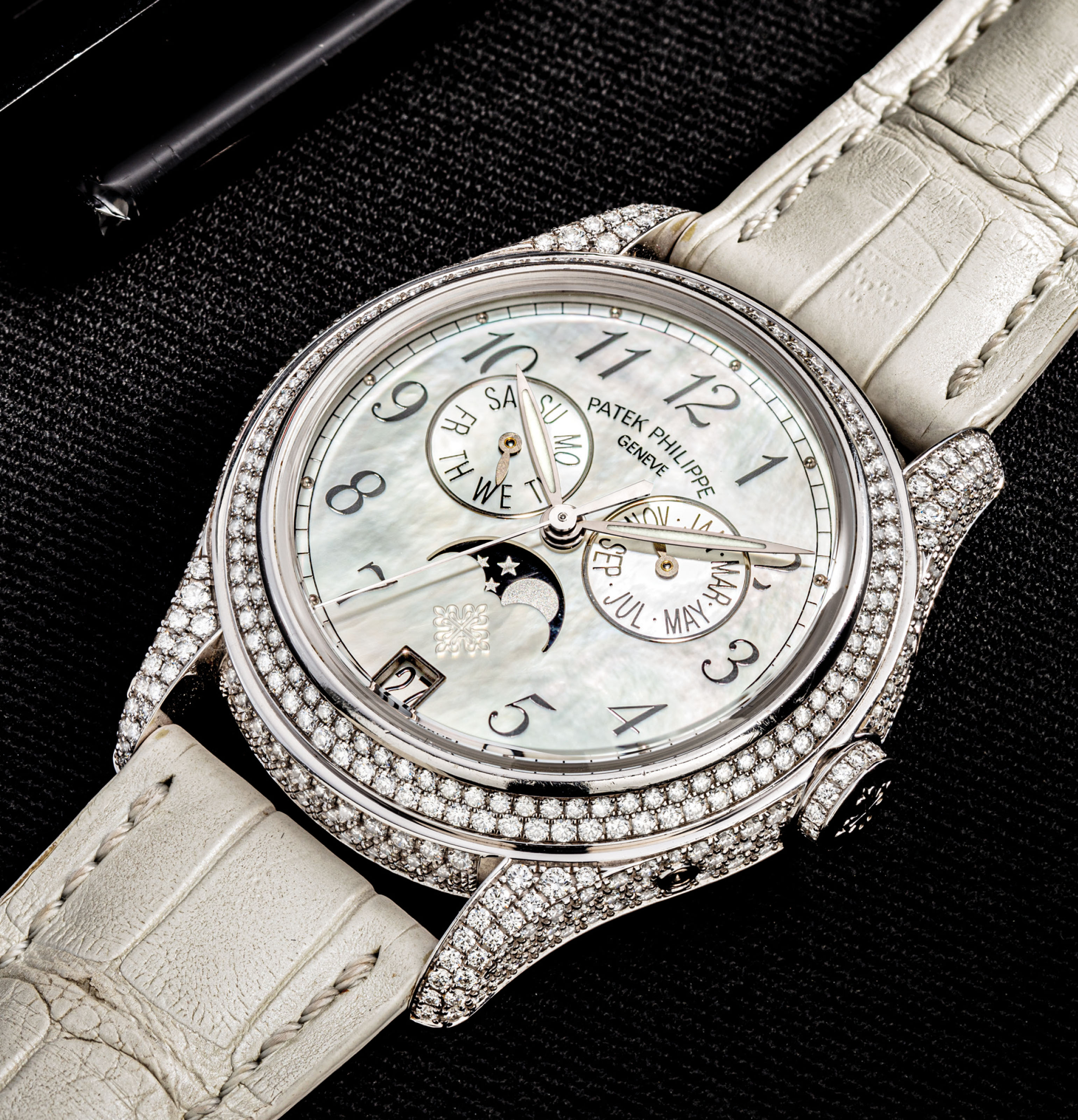 PATEK PHILIPPE. A LADY’S FINE AND ATTRACTIVE 18K WHITE GOLD AND DIAMOND