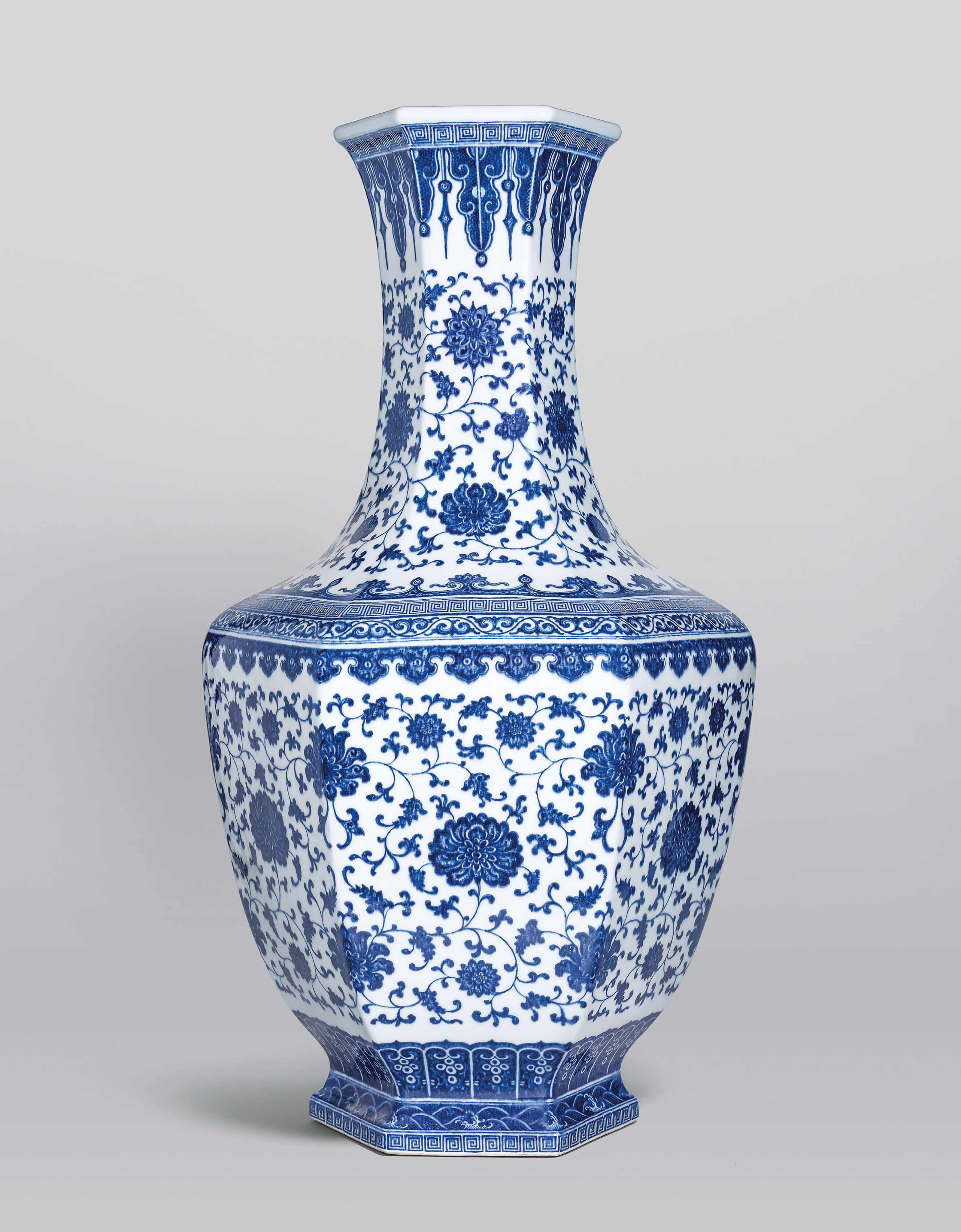 明成化青花西番蓮紋宮盌雙圈六字楷書款, CHENGHUA SIX-CHARACTER MARK