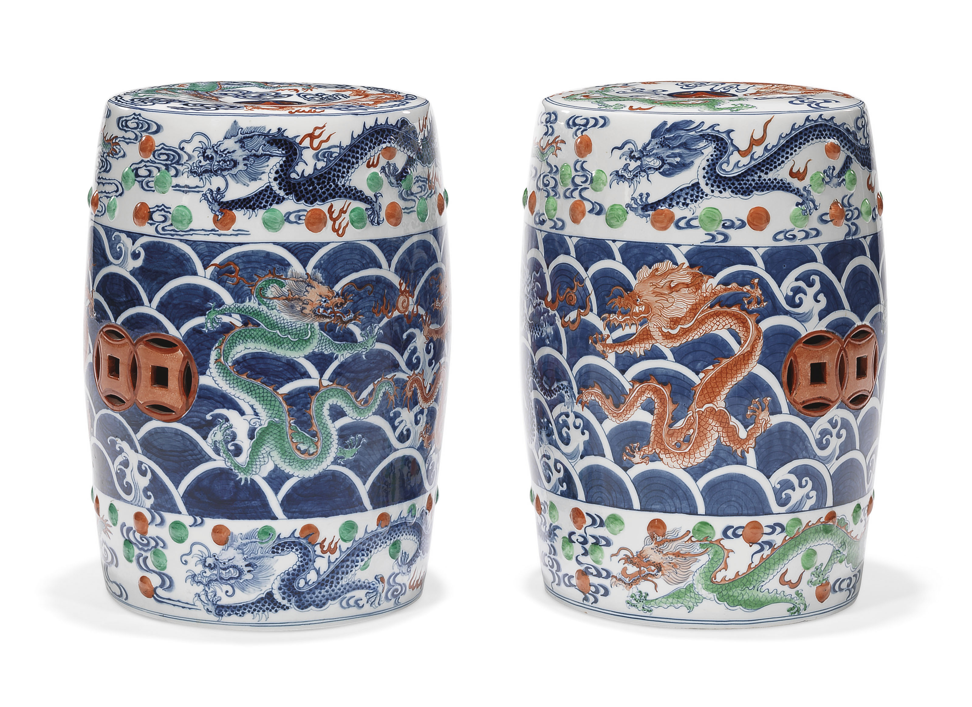 A PAIR OF CHINESE PORCELAIN GARDEN SEATS