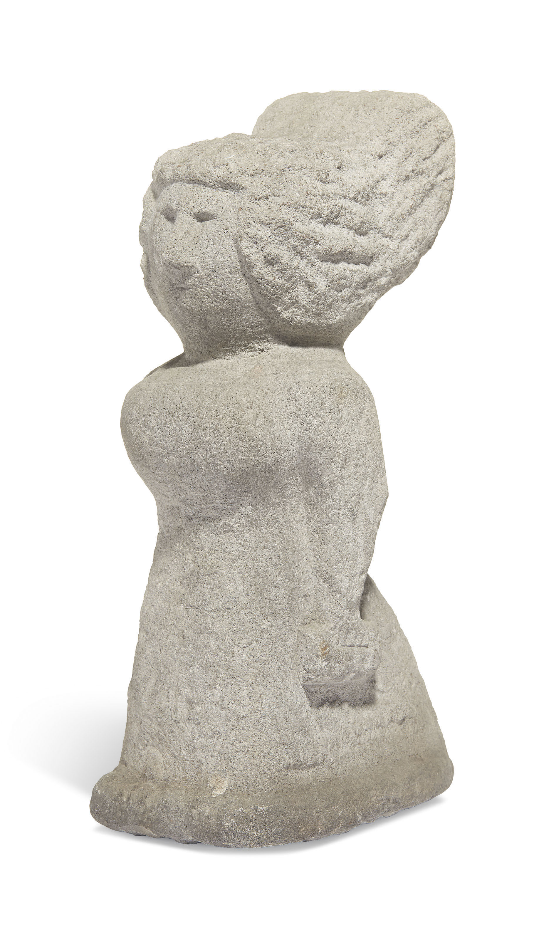 威廉&middot;埃德蒙森（1874-1951），《女士》，1930年代作。石灰岩。高15英寸（38.1公分）。寬4 &frac12;英寸（11.4公分），深8 &frac12;英寸（21.6公分）。此拍品於2019年1月18日在佳士得紐約售出，成交價237,500美元