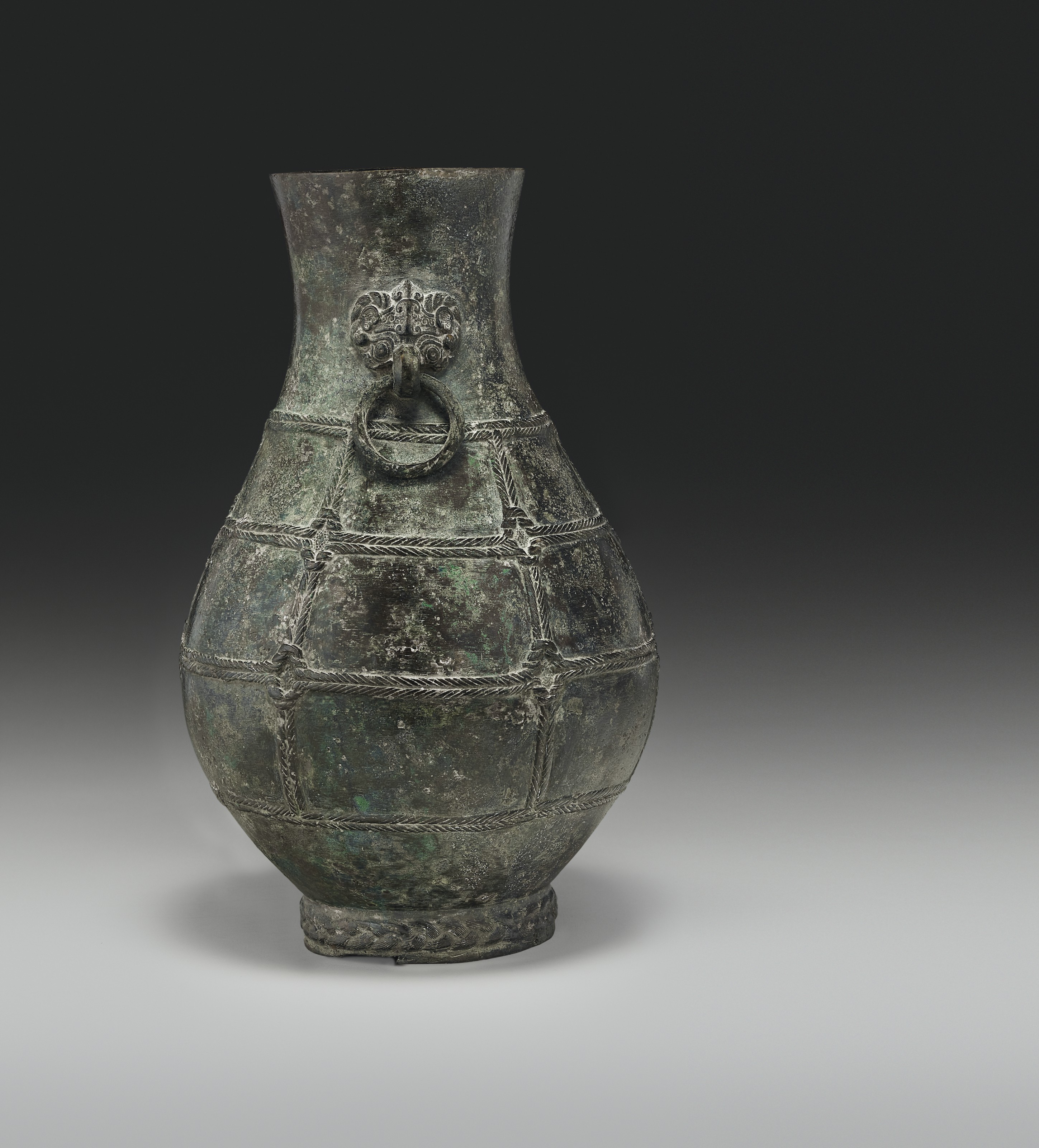 A BRONZE RITUAL WINE VESSEL, HU , LATE SPRING AND AUTUMN PERIOD, LATE 6THEARLY 5TH CENTURY BC