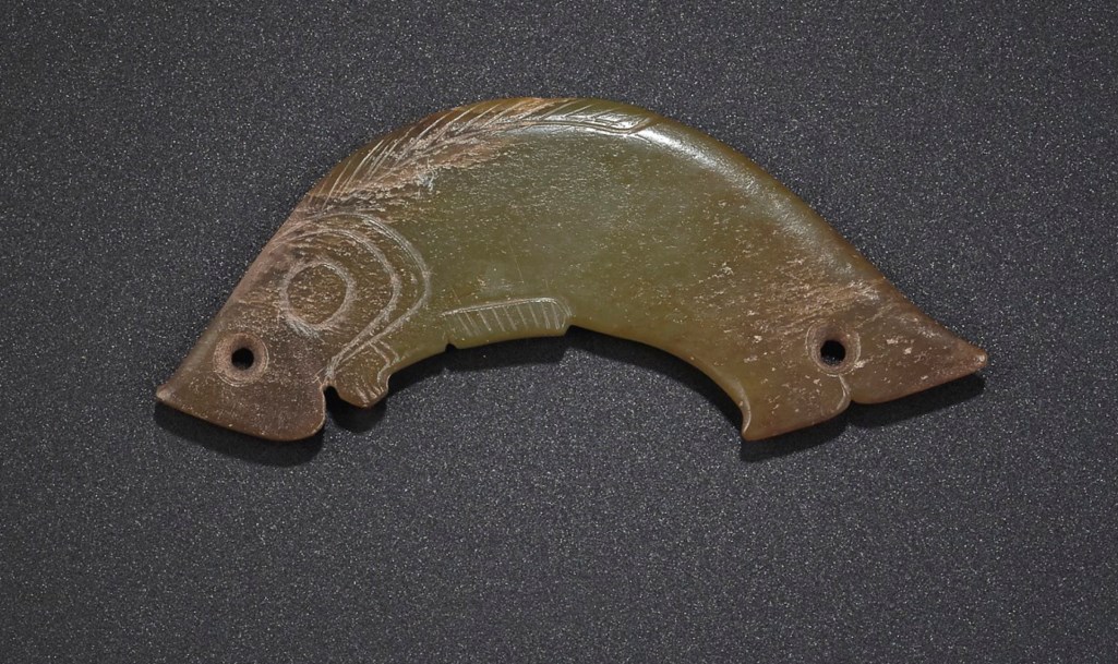 A BROWNISH-GREEN JADE FISH-FORM PENDANT