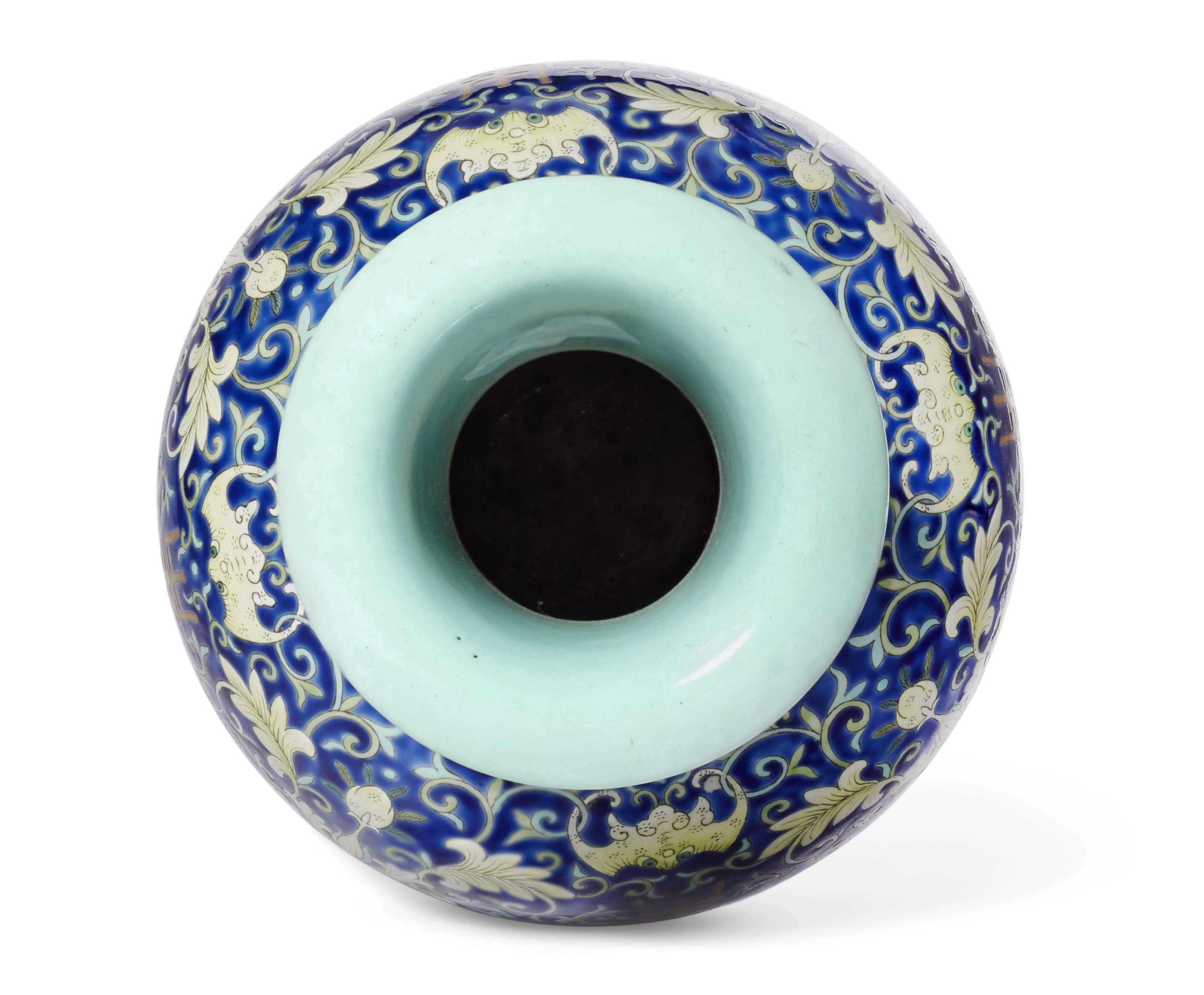 清同治蓝地粉彩寿字纹瓶「晋甎唫馆」楷书款, TONGZHI PERIOD (1862-1874) | Christie's
