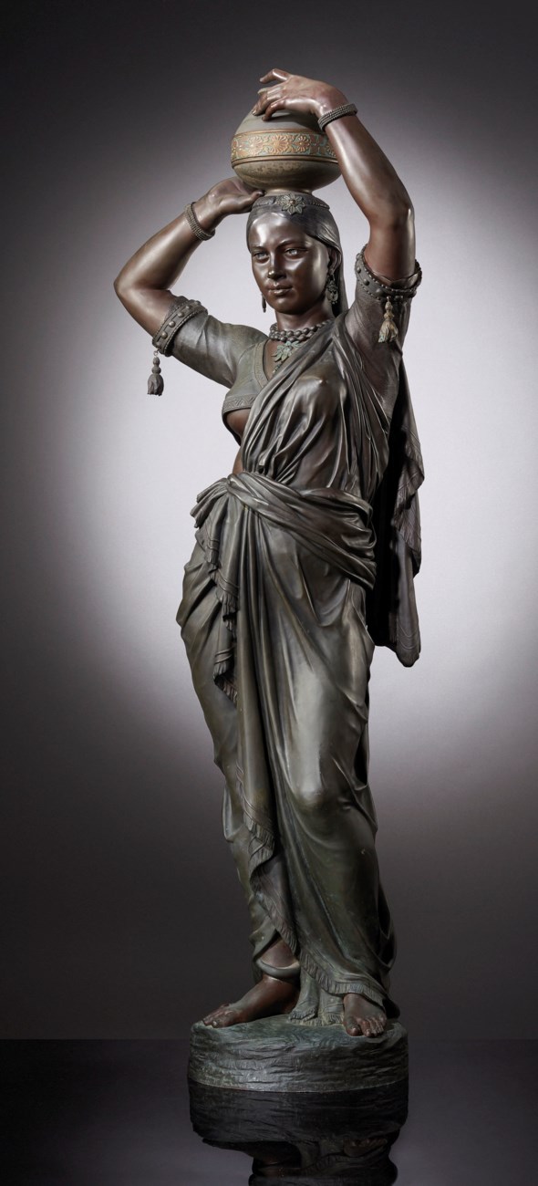 Une statue d’une femme tenant un vase sur sa tête photo – Photo Statue Gratuite sur
