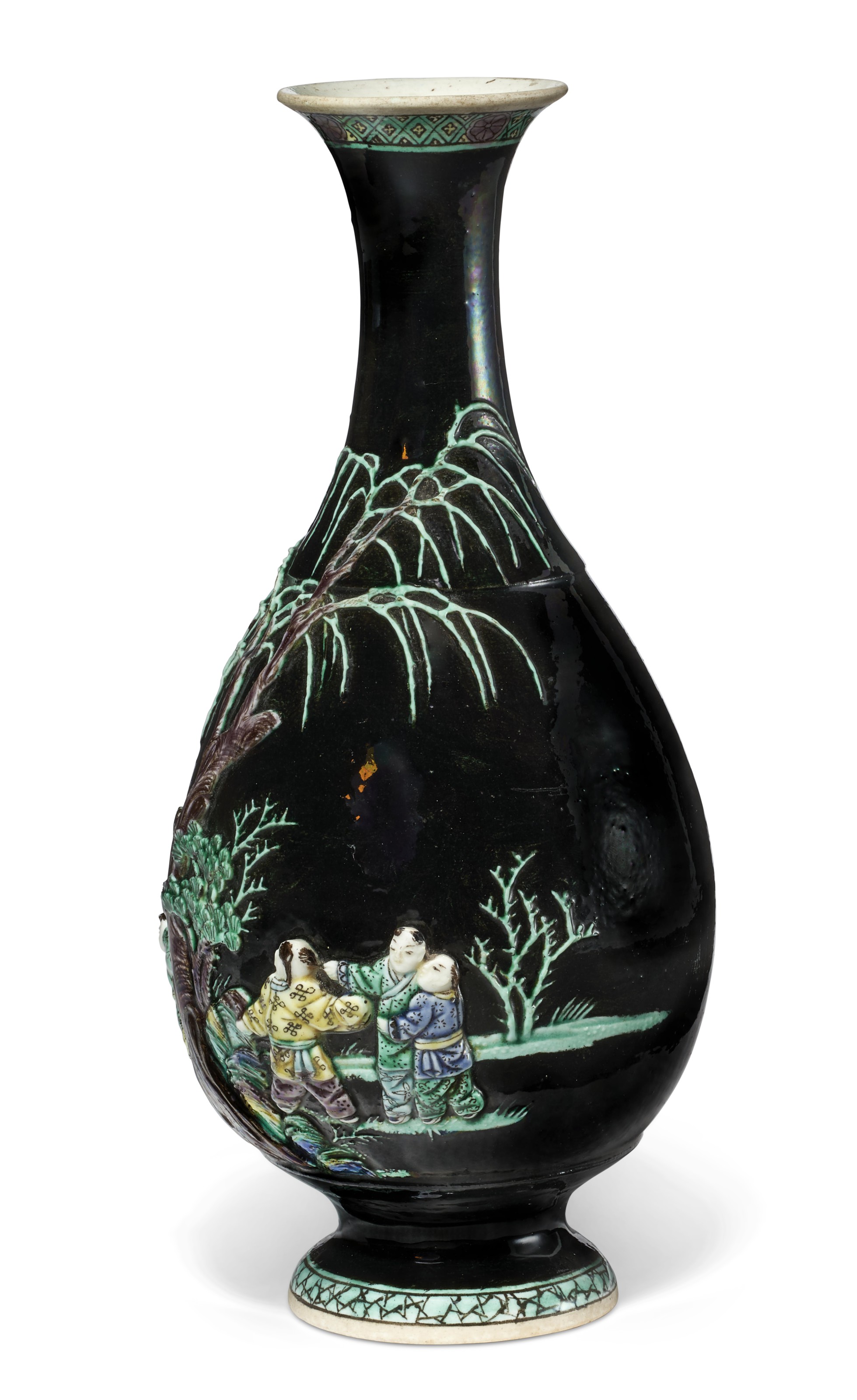 A FAMILLE NOIRE MOLDED VASE, LATE QING DYNASTY | Christie's