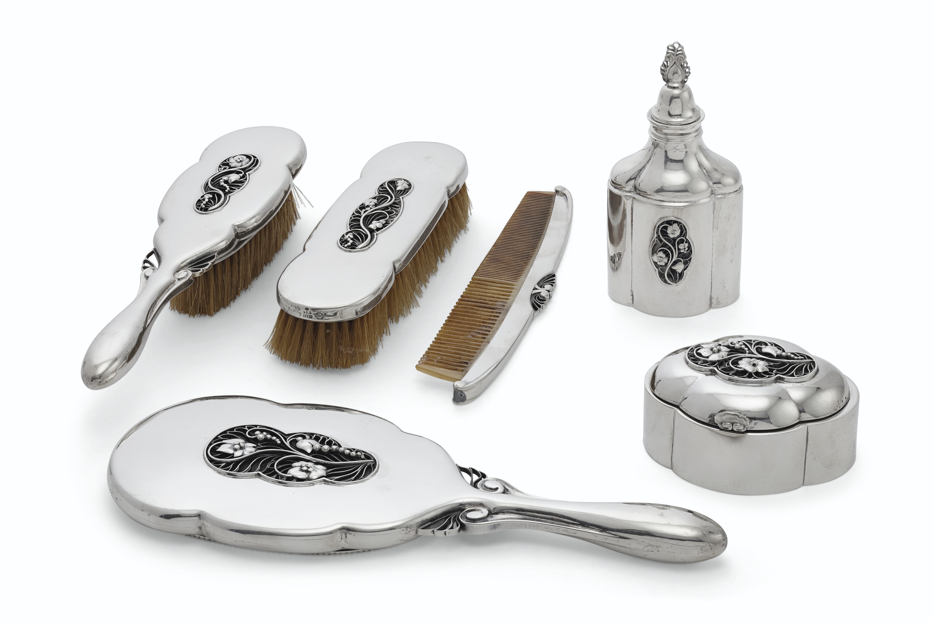 A GERMAN SILVER-PLATED 'ZEPPELIN' COCKTAIL SHAKER, DESIGNED