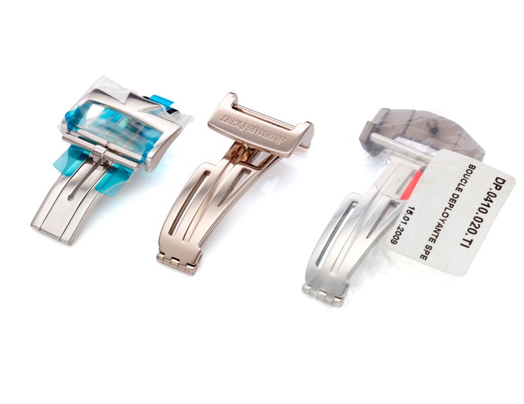 LOT OF THREE DEPLOYANT CLASPS, TWO AUDEMARS PIGUET AND ONE VACHERON
