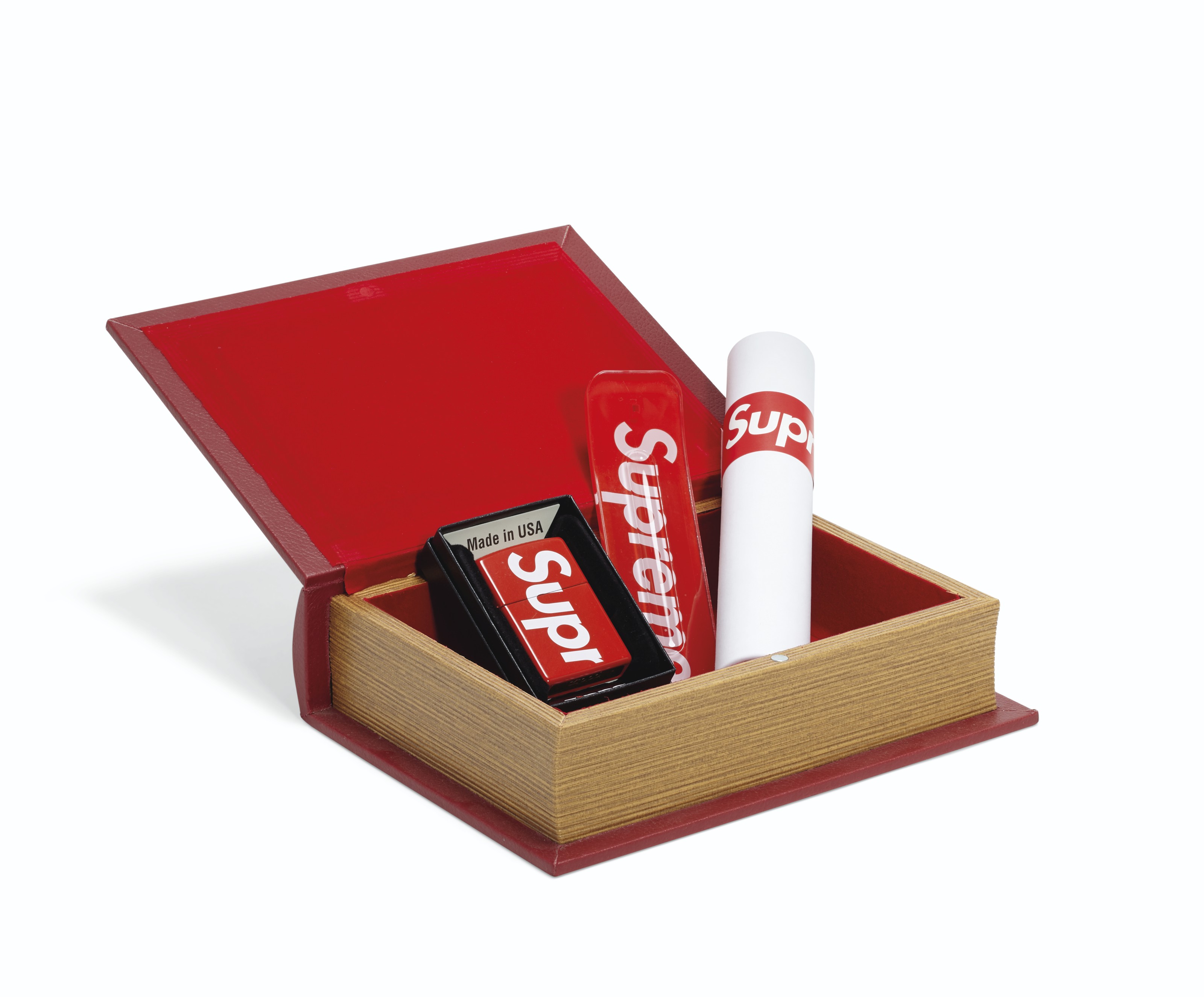 A SMOKING SET, SUPREME