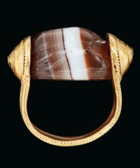 an-etruscan-gold-and-banded-agate-scarab-finger-ring-with-hercle-circa