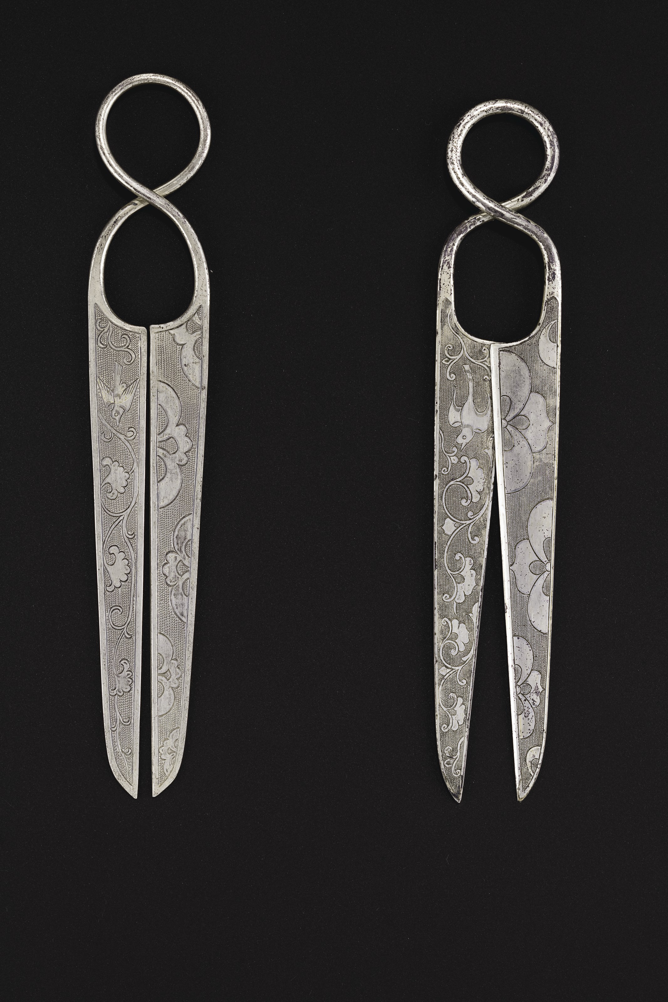 A PAIR OF ENGRAVED SILVER SCISSORS Christie's