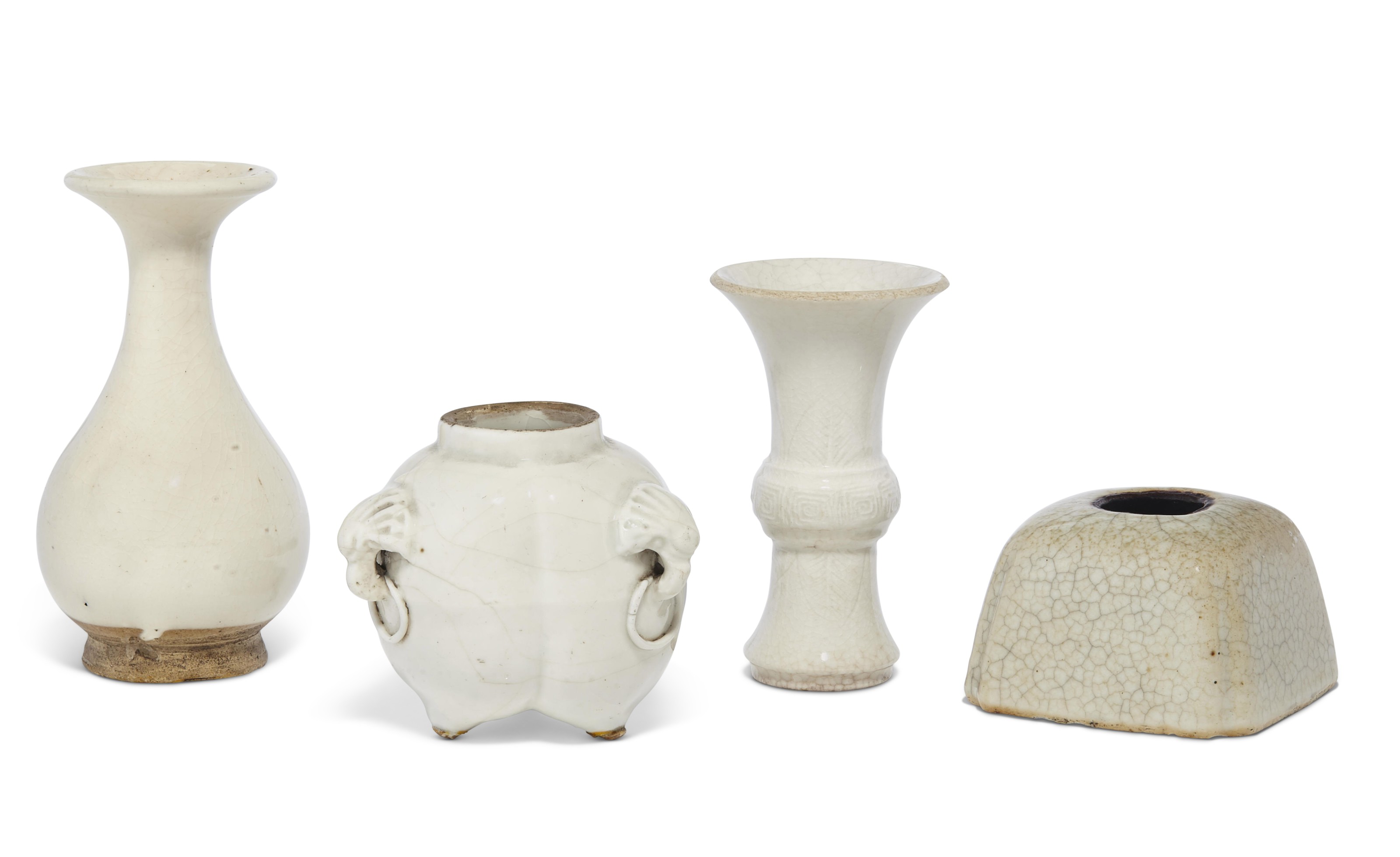清十八/十九世纪白釉模印花卉纹长颈瓶, 18TH-19TH CENTURY | Christie's
