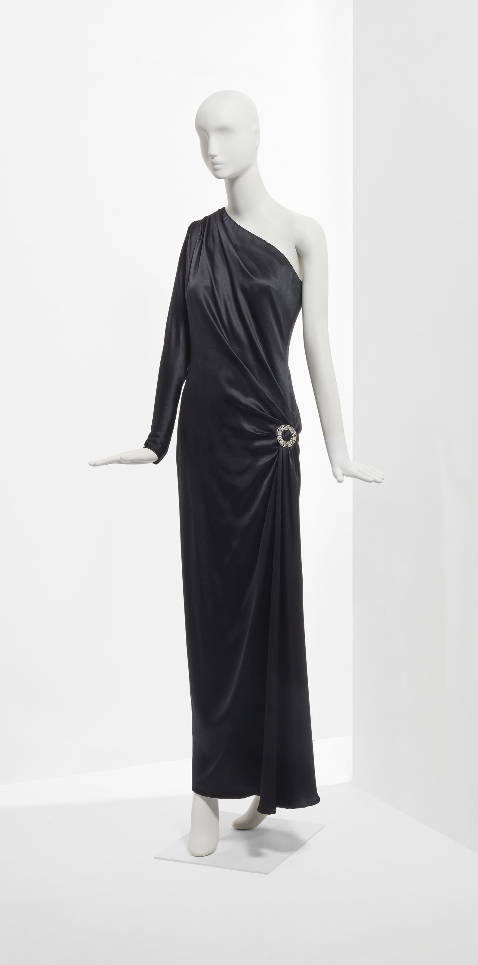 YVES SAINT LAURENT HAUTE COUTUREAUTOMNE HIVER 1989 1990 Robe longue de mousseline noire Christie s