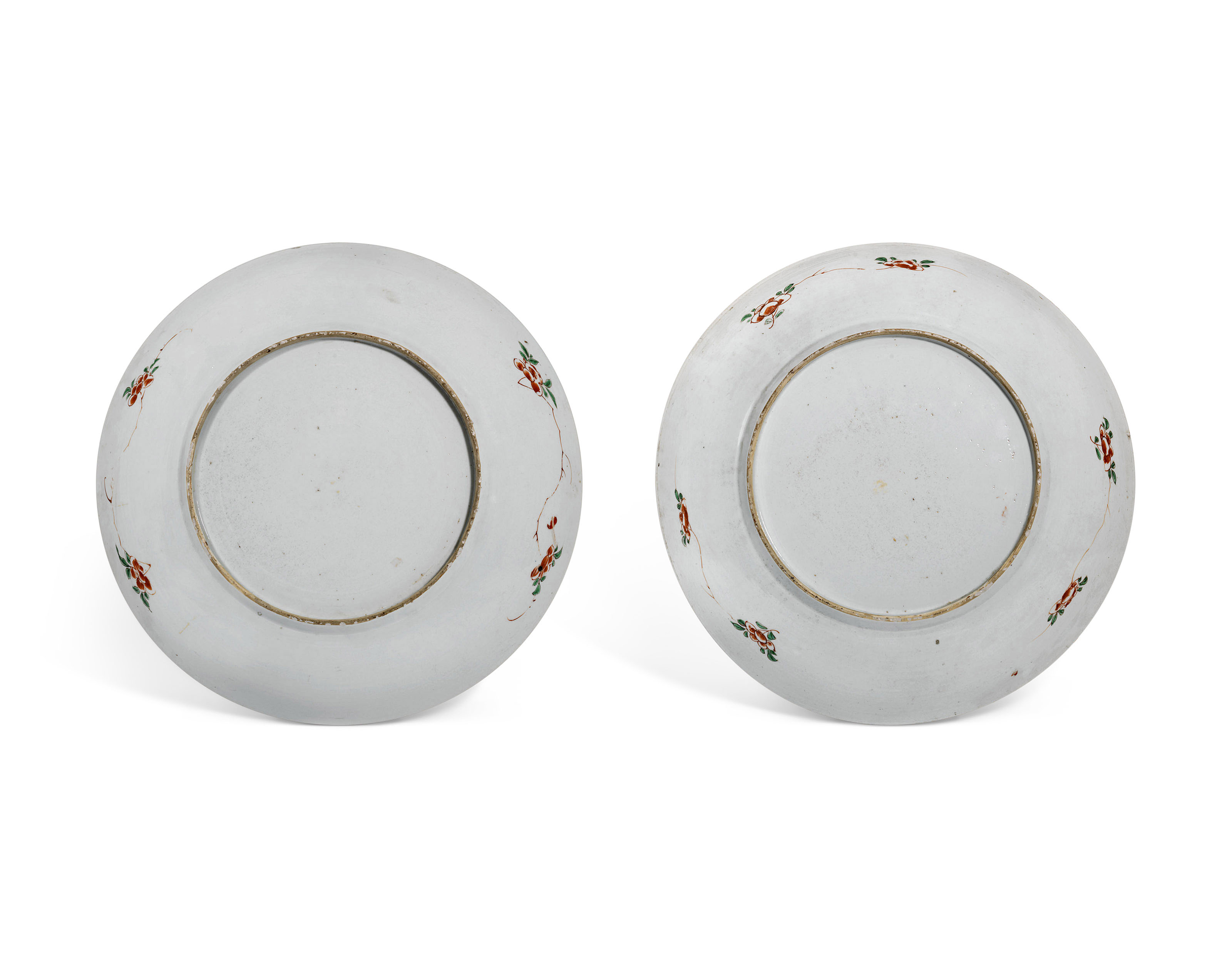 A PAIR OF BLUE AND WHITE AND FAMILLE VERTE CHARGERS