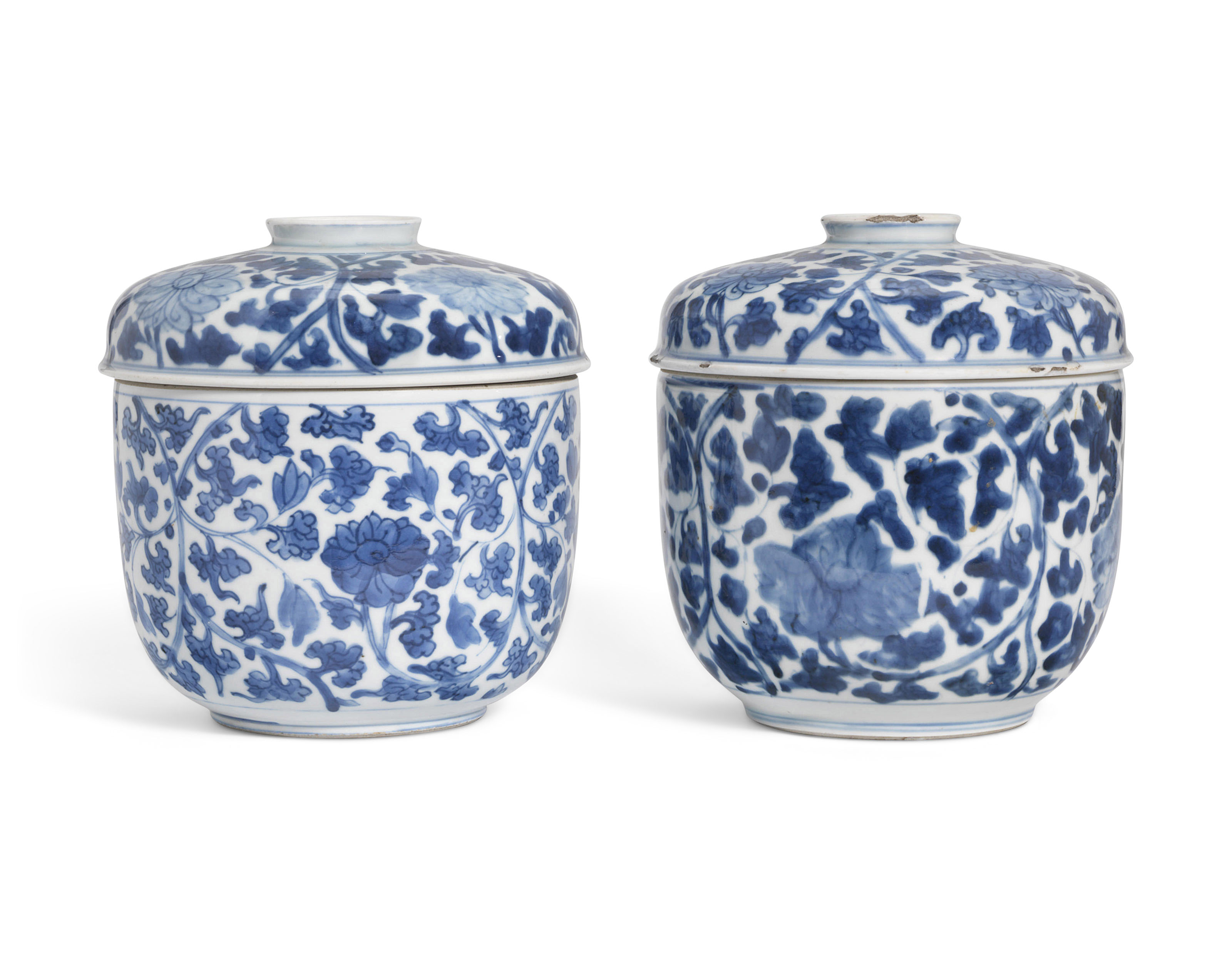 A PAIR OF BLUE AND WHITE CYLINDRICAL BOXES AND COVERS