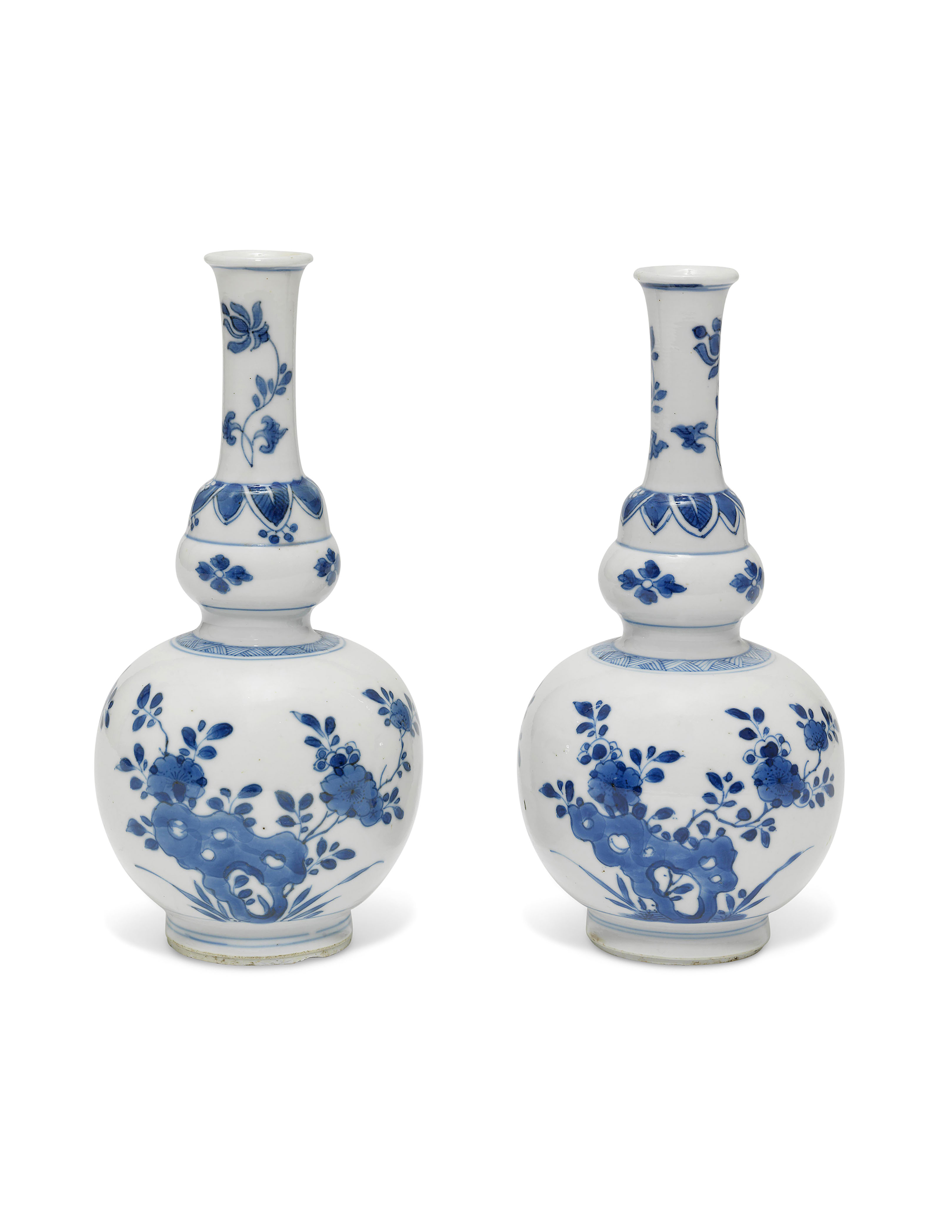 清康熙青花花卉紋瓶一對, KANGXI PERIOD (1662-1722) | Christie's