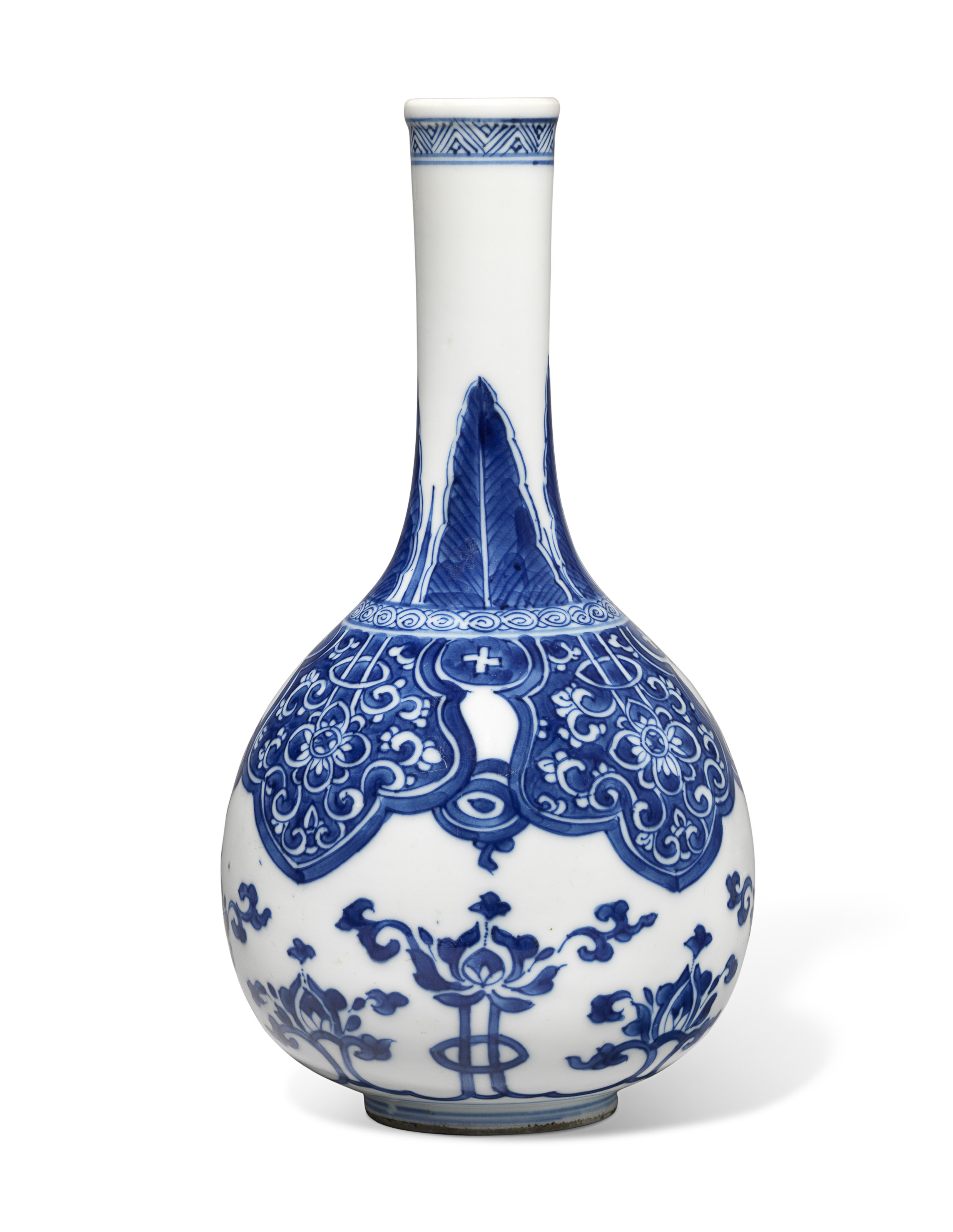 清康熙青花缠枝莲纹长颈瓶, KANGXI PERIOD (1662-1722) | Christie's