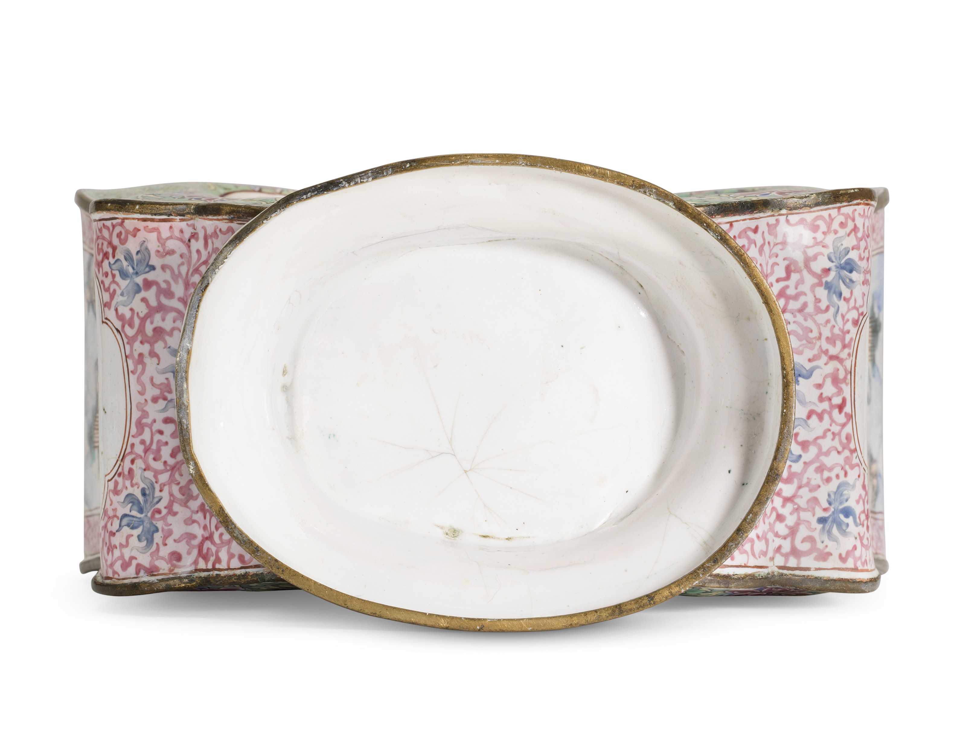清十八世纪粉彩铜胎画珐琅盘及瓶一组四件, 18TH CENTURY