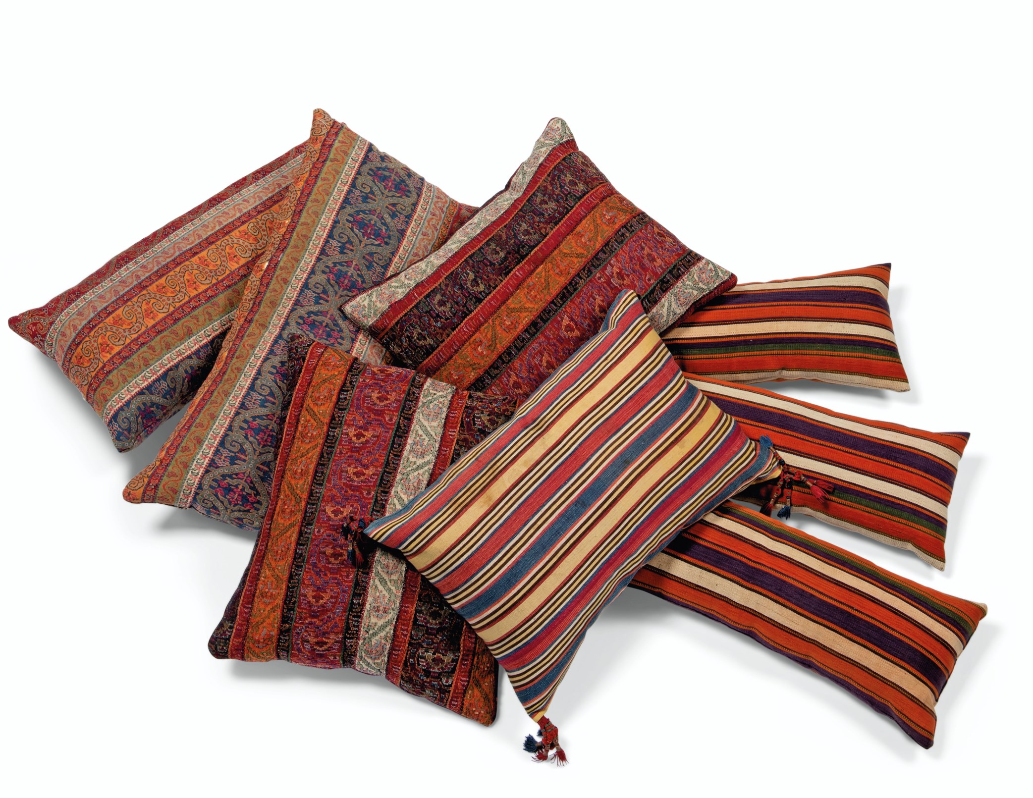 EIGHT SCATTER CUSHIONS, BY ROBERT KIME LTD. Christie's