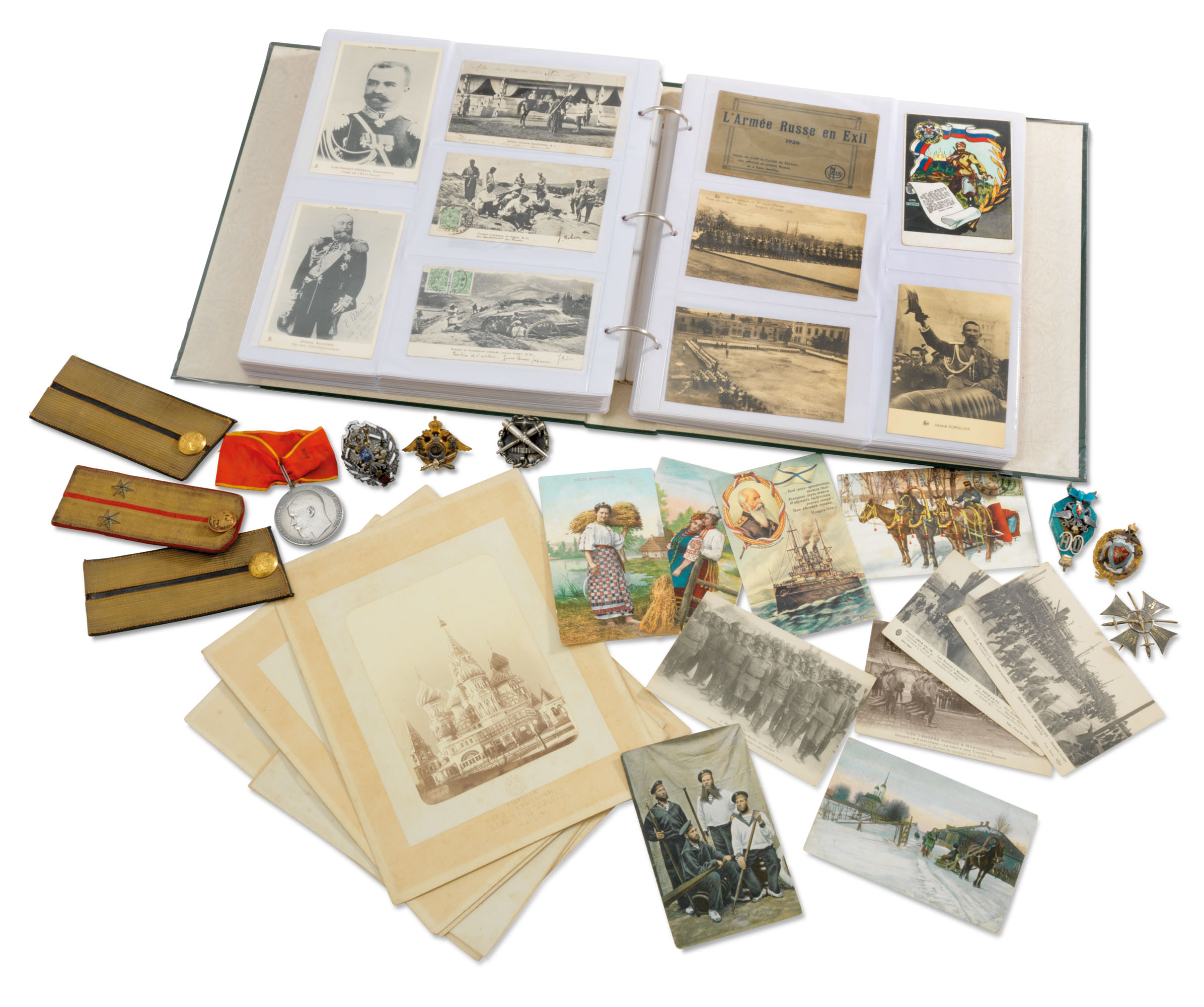 A LARGE COLLECTION OF POSTCARDS DEPICTING THE RUSSIAN ARMY AND NAVY Auktionen & Preisarchiv
