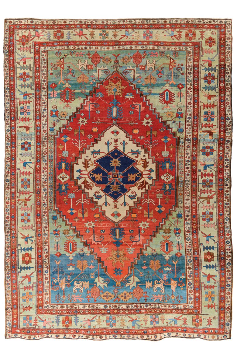 Tappeto Bakshaish, Persia occidentale, datato AH 13181900 d.C. 15 piedi 5 pollici x 11 piedi 5 pollici (474 ​​cm x 352 cm). Stima £ 10.000-15.000. Offerto in Arte dei mondi islamici e indiani, compresi tappeti e tappeti orientali, il 25 giugno 2020 presso Christie's a Londra