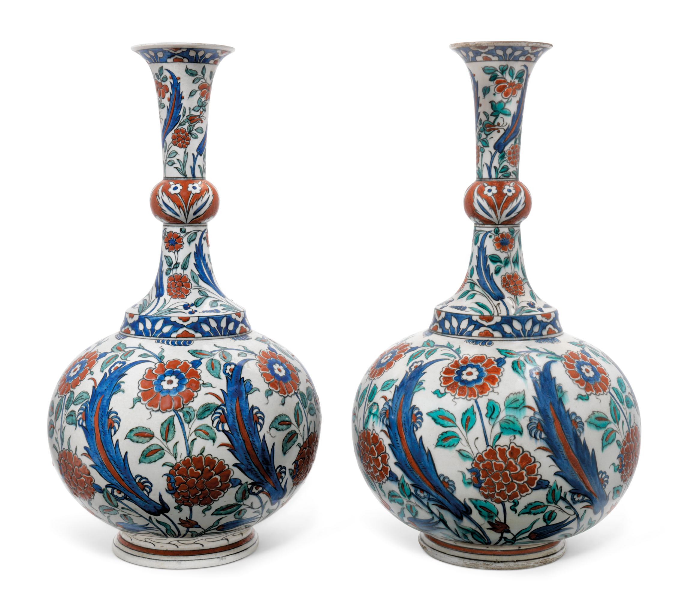 Plyajdagi qizlar külotsiz fotosurat