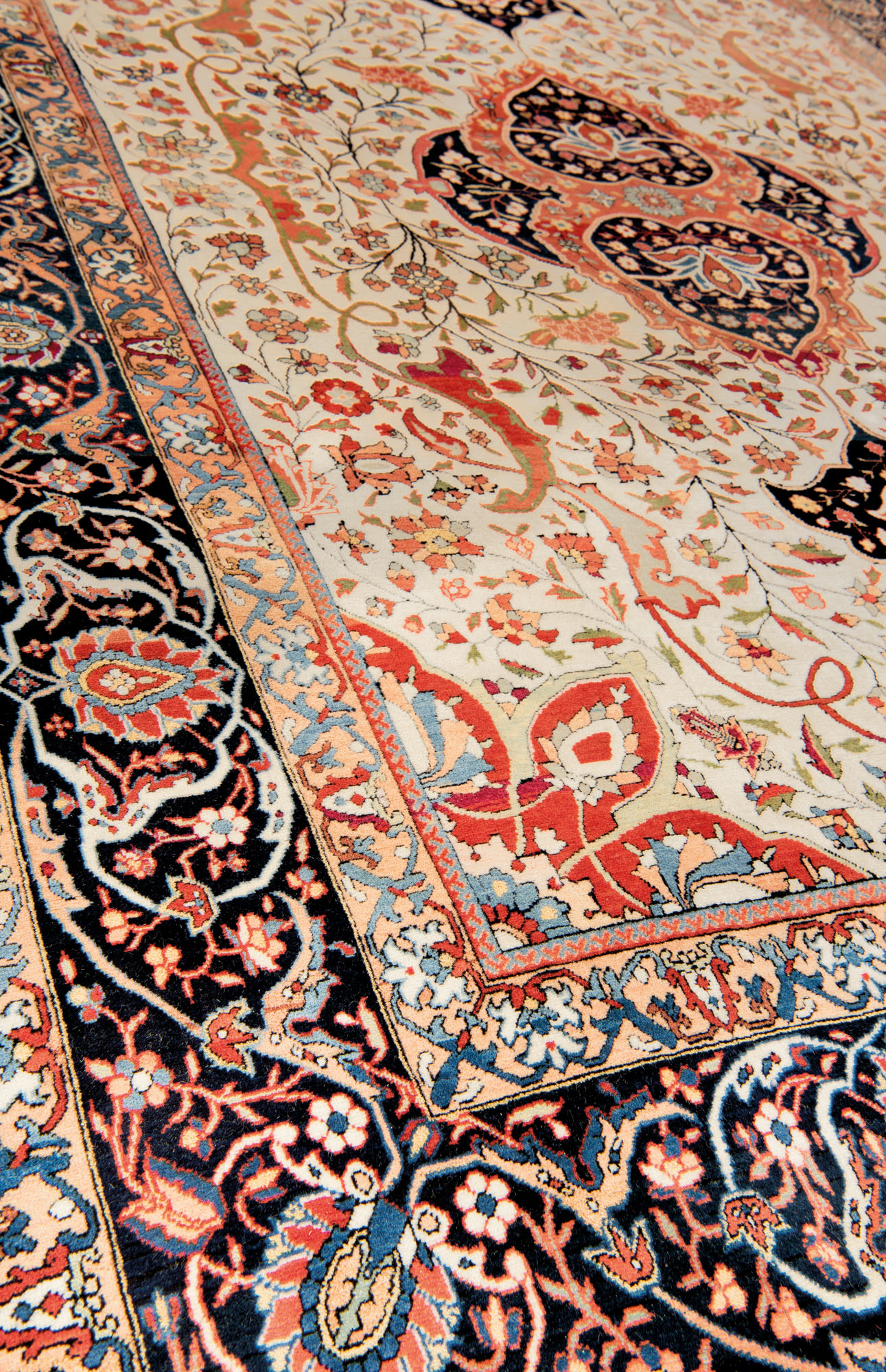 A KASHAN 'MOHTASHAM' RUG
