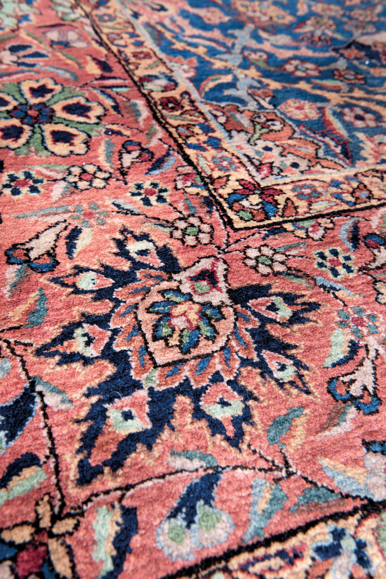 A LARGE 'MANCHESTER' KASHAN CARPET , CENTRAL PERSIA, CIRCA 1920