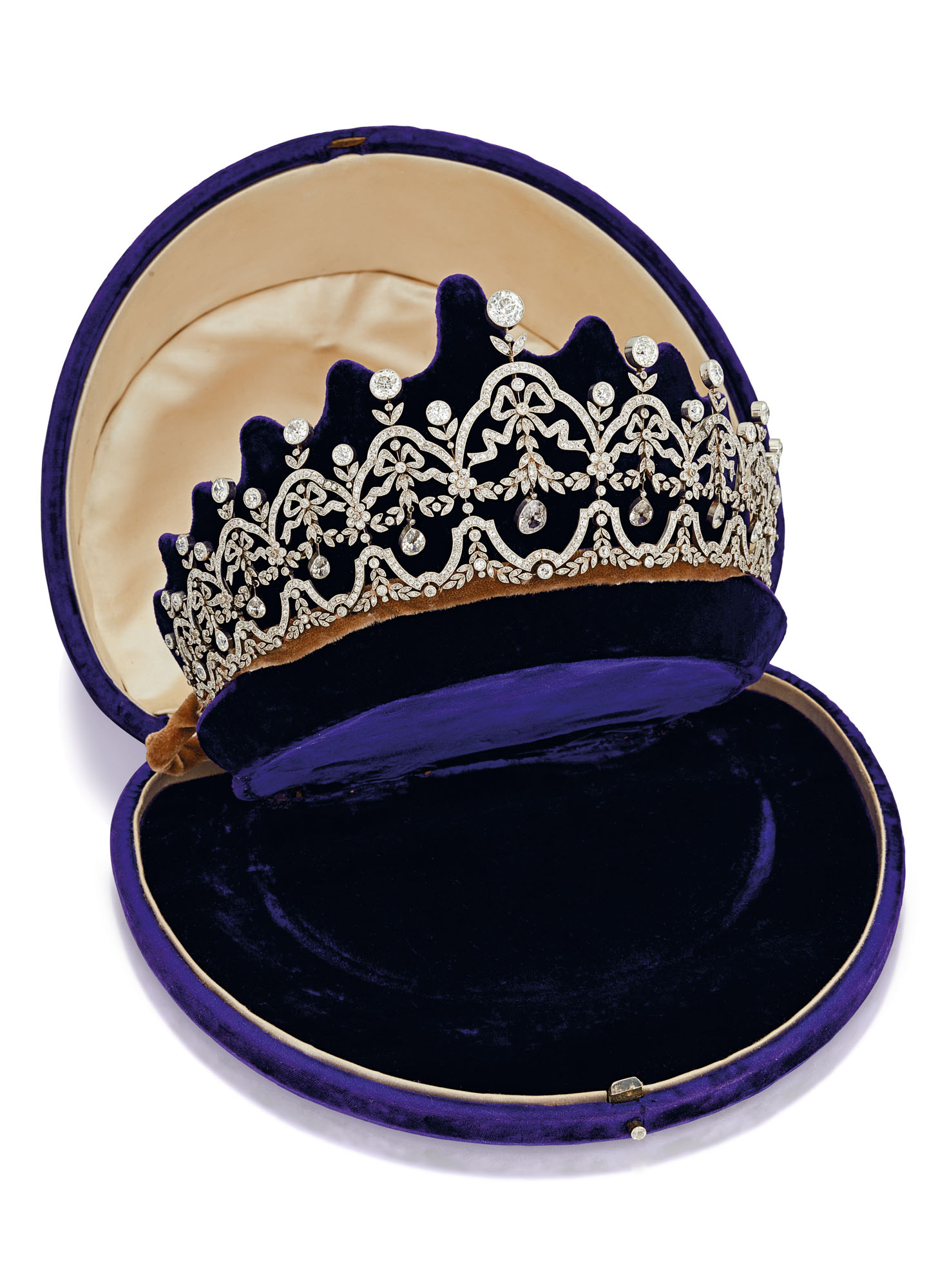 TIARAS 輝かしい歴史 50 historic tiaras in new Sotheby's exhibit! - Diamonds in