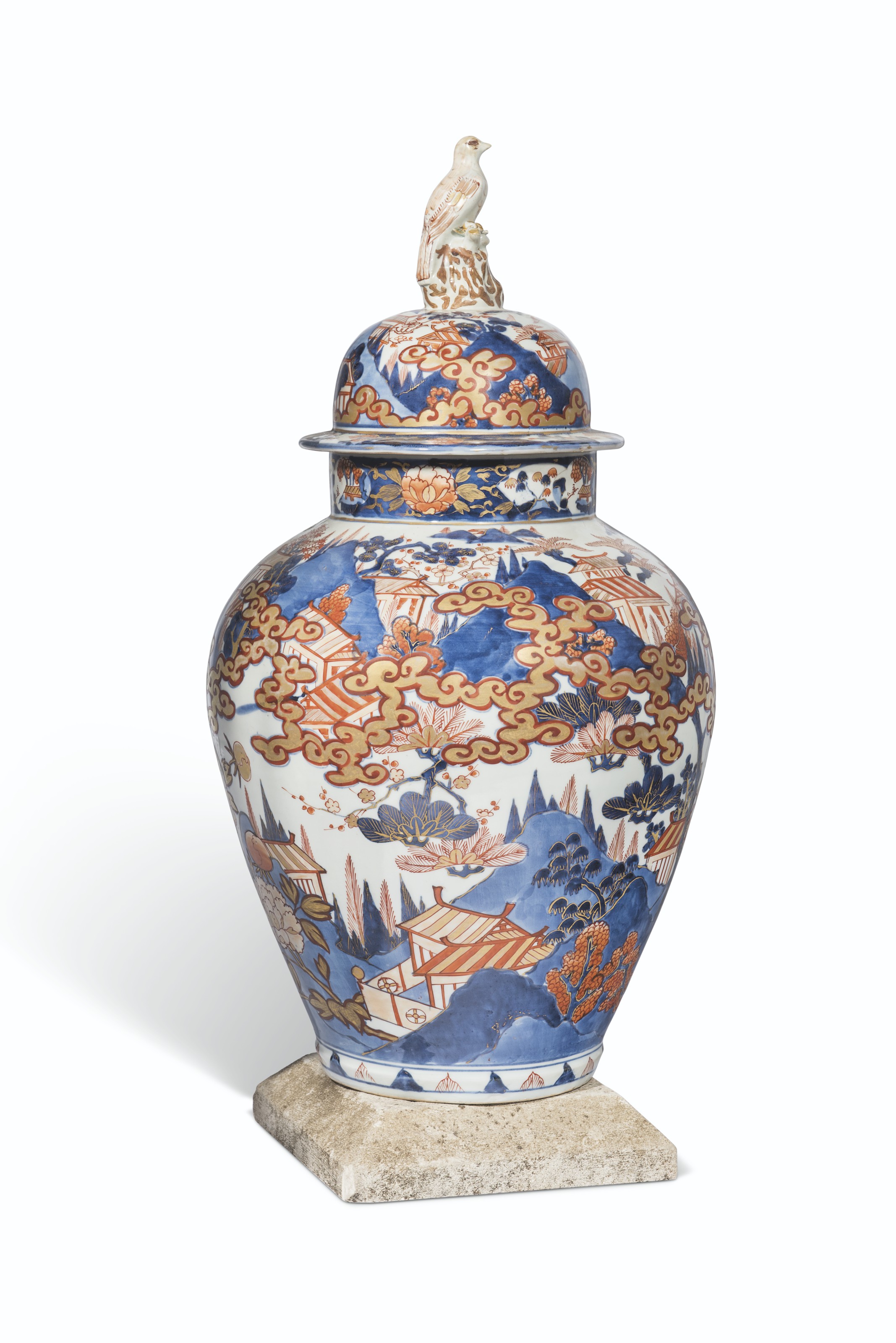 A JAPANESE IMARI BALUSTER VASE AND COVER, 18TH CENTURY Christie’s